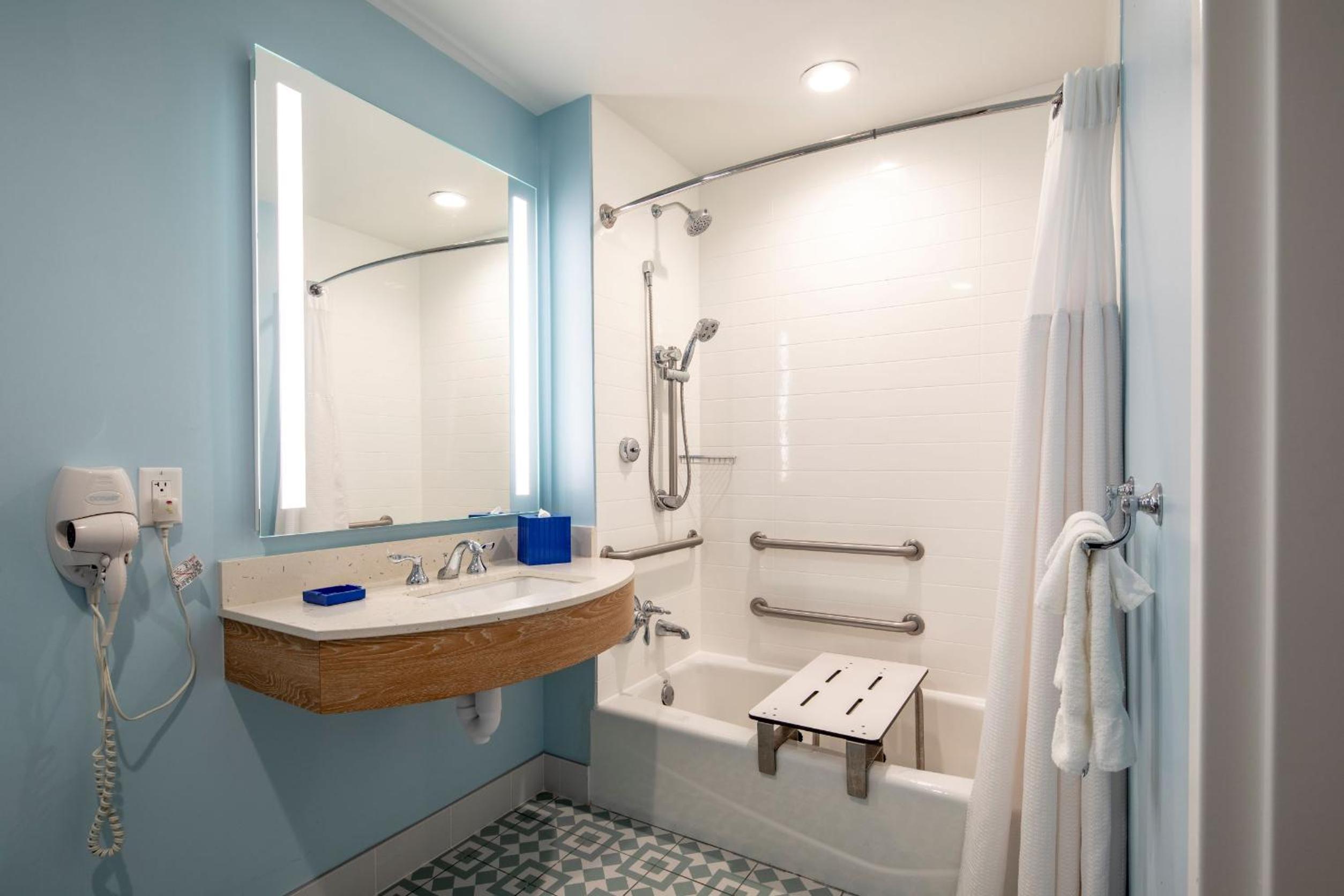 Standard Room with ADA Tub Mobility Accessible (Includes Early Park Admission*)