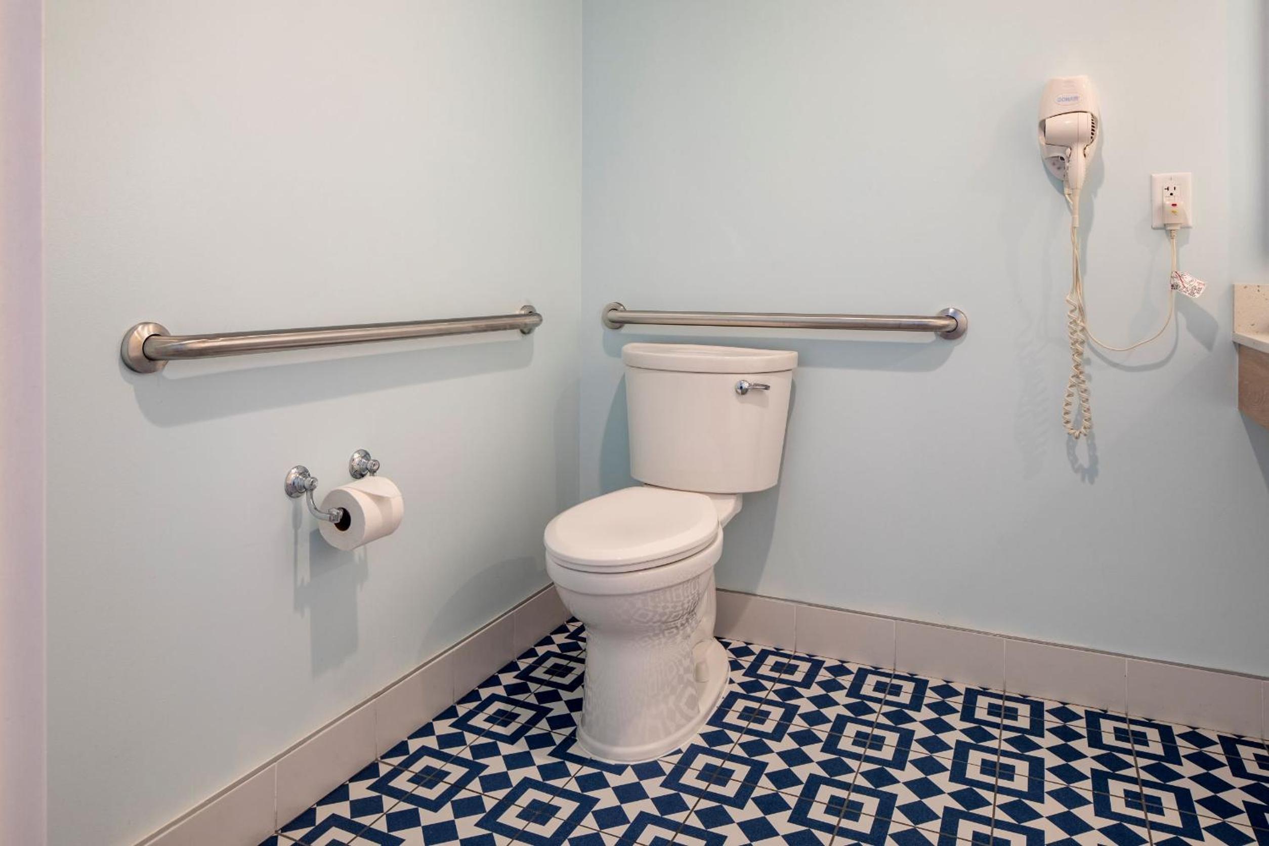 Standard Room with ADA Tub Mobility Accessible (Includes Early Park Admission*)