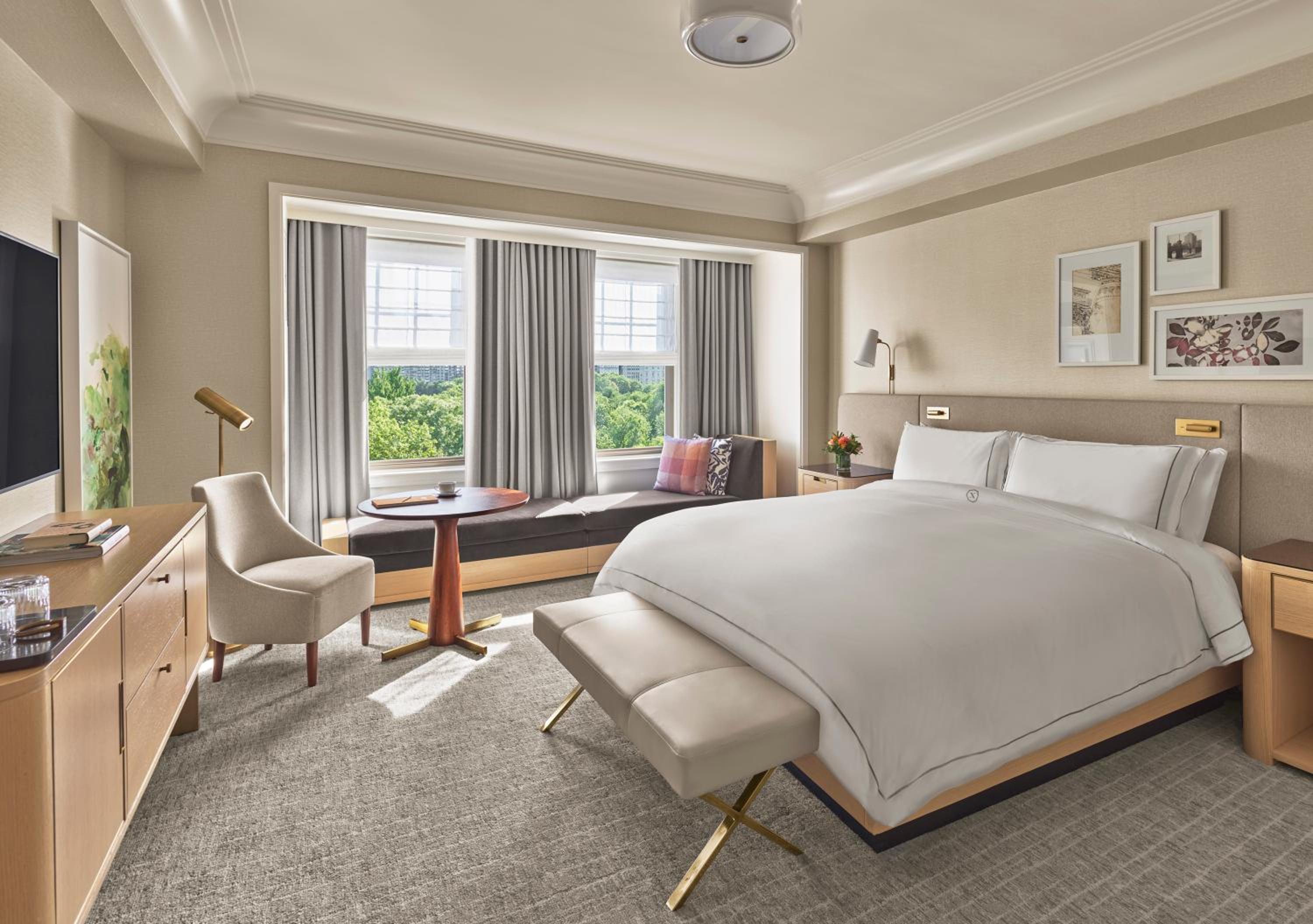 King Room with One King Bed (Non Smoking)