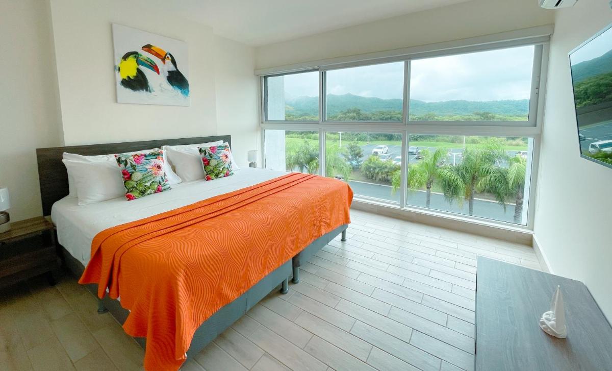 Apartment with Mountain View photo 2