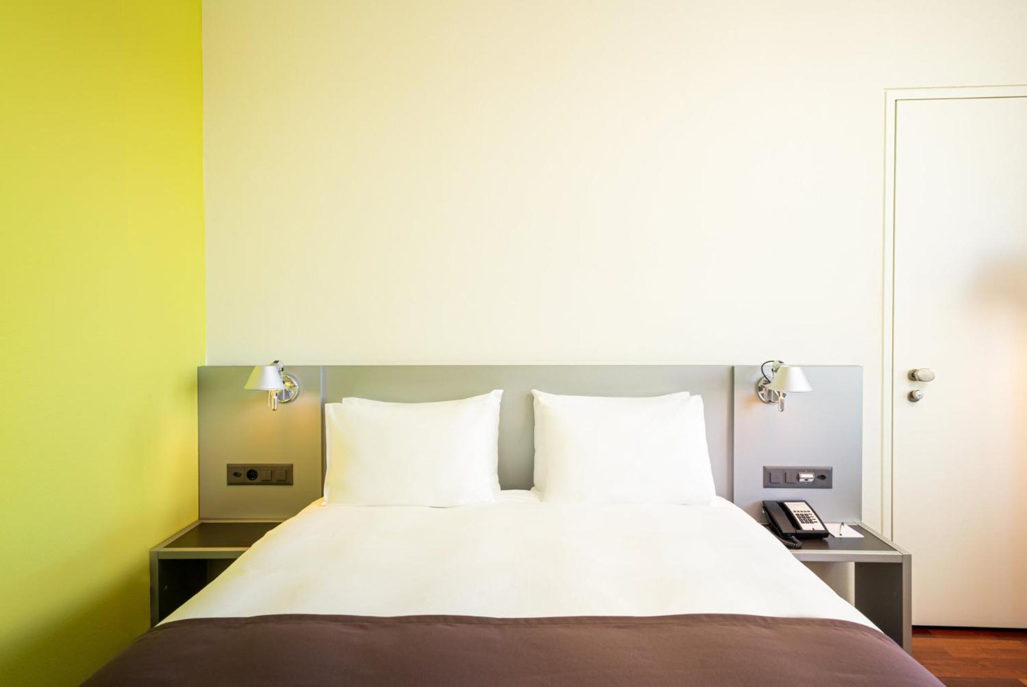 Standard Queen Room - Photo 9