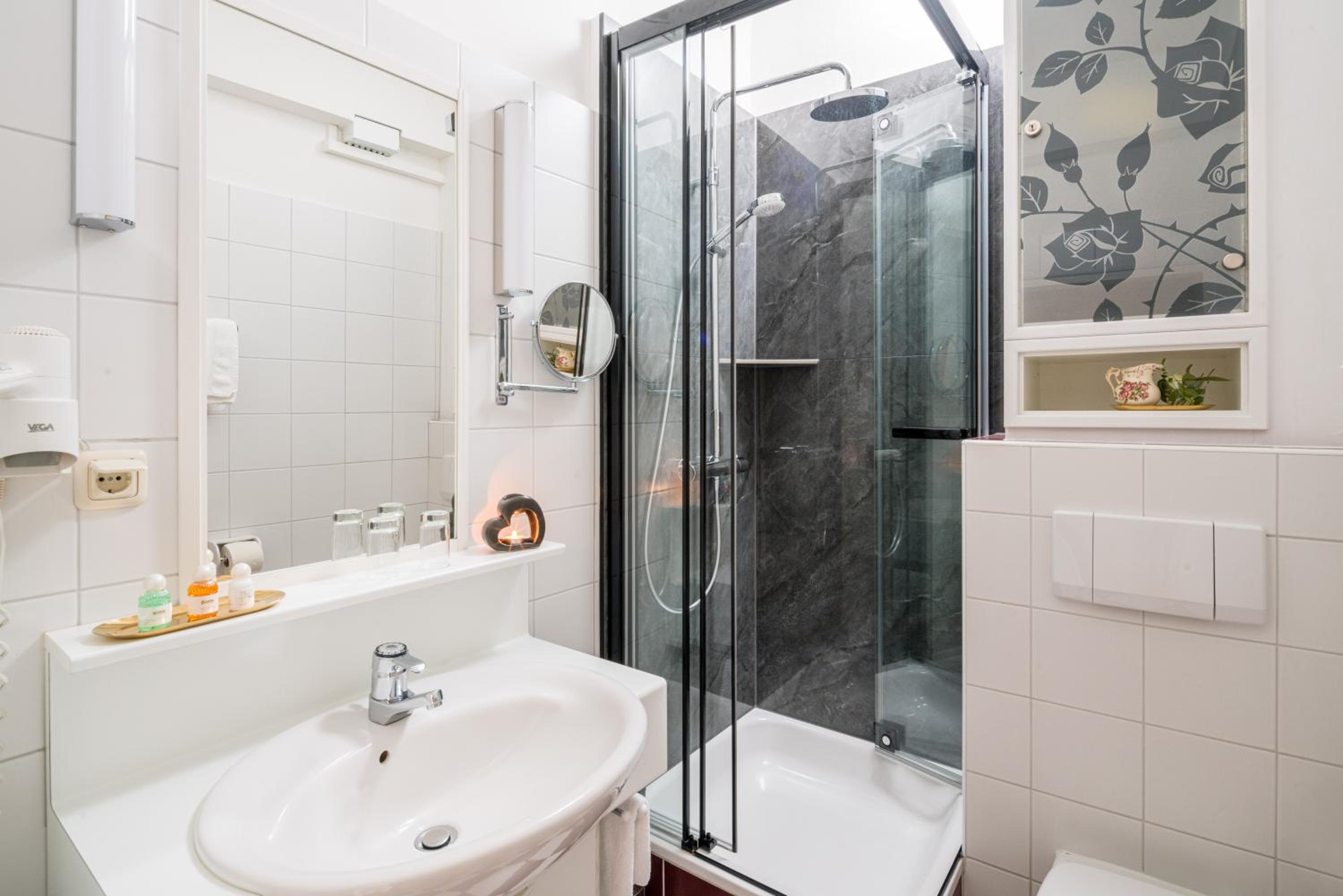 Comfort Double Room with Shower photo 2