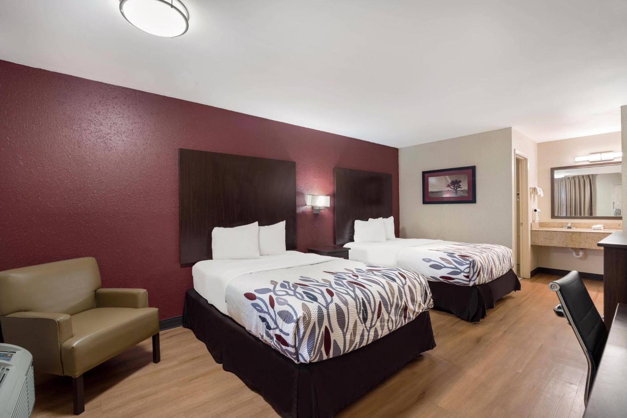 Deluxe Room with Two Double Beds Smoking photo 2
