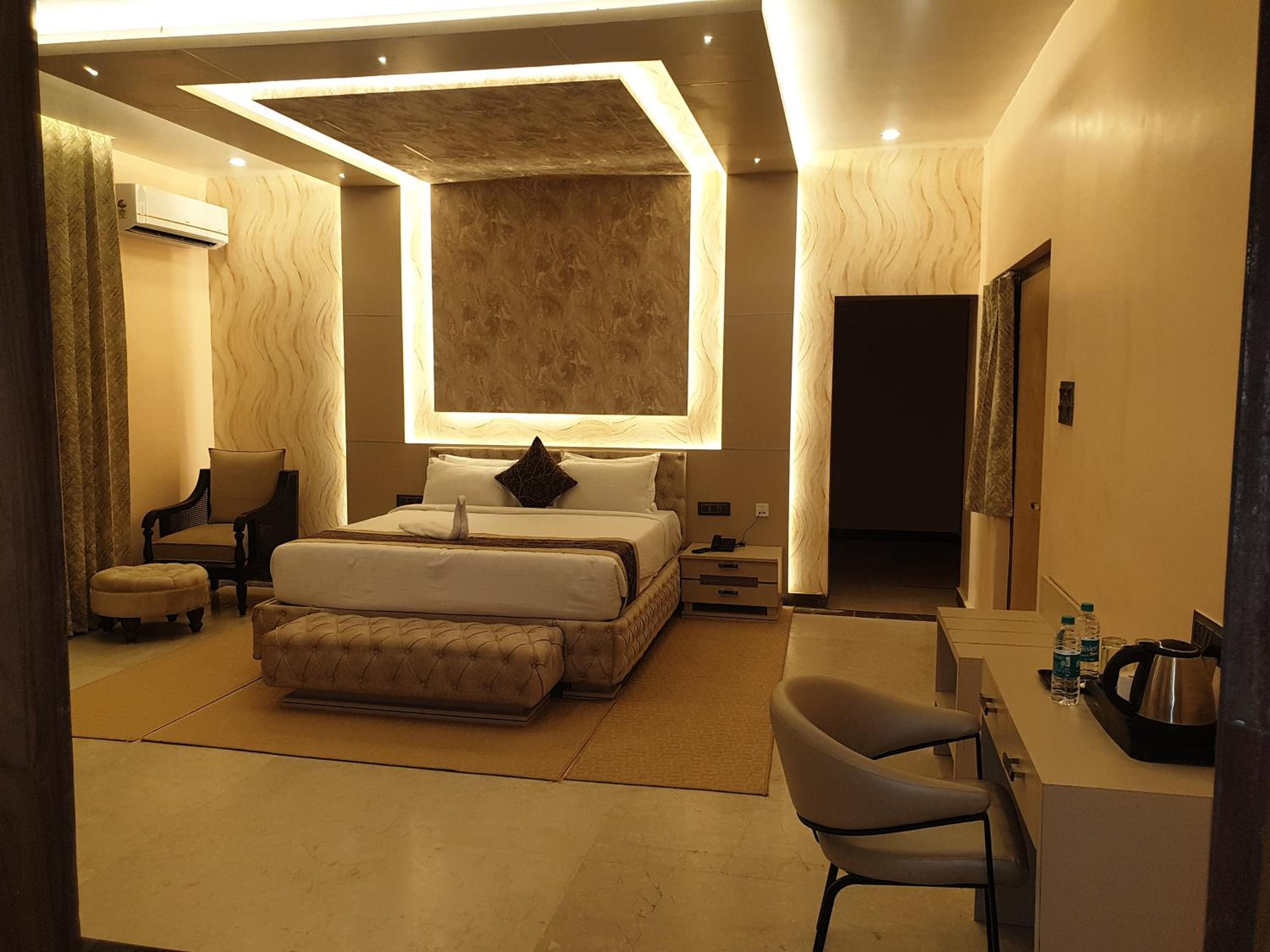 Superior King Suite