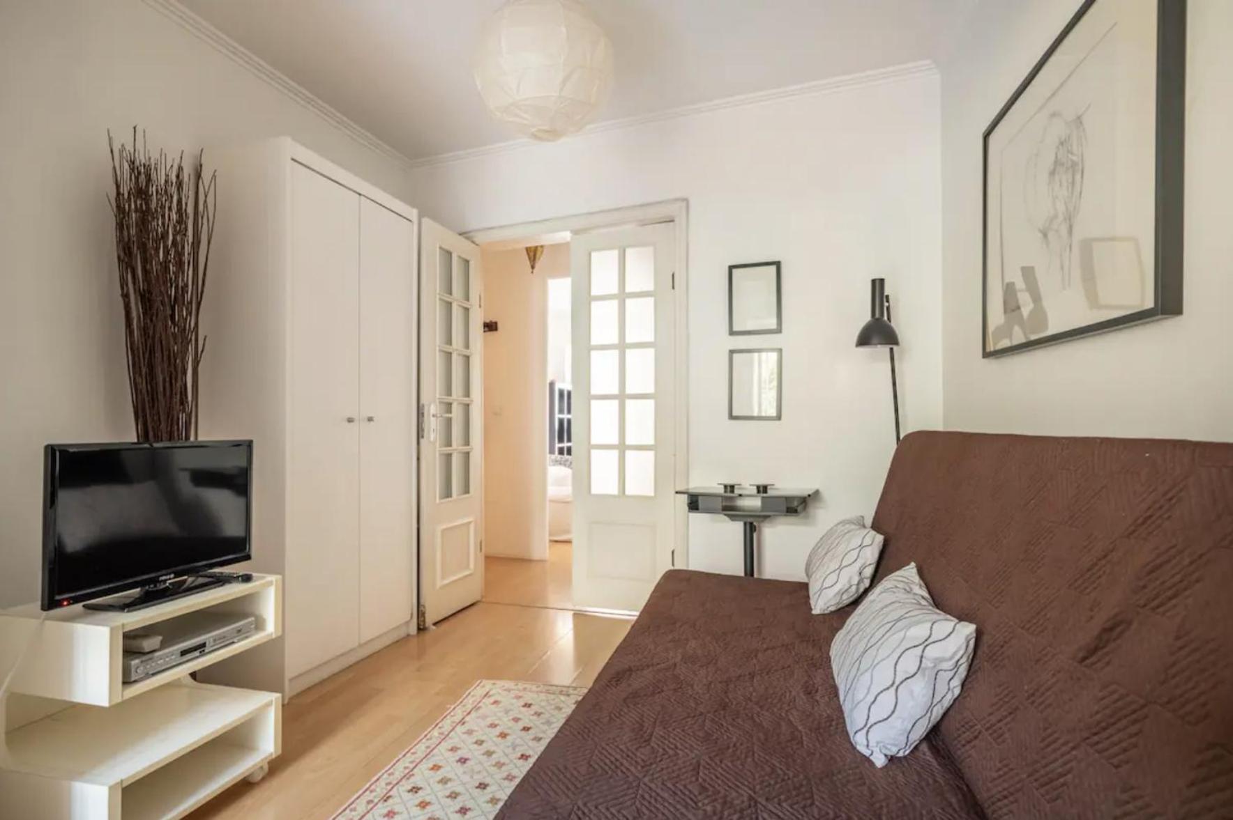 Apartment with Terrace - Photo 18