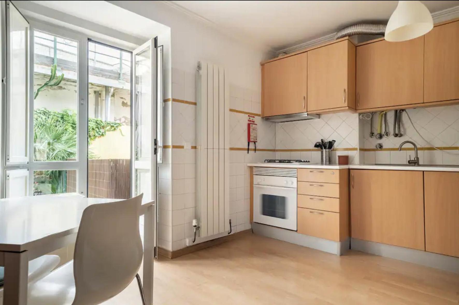 Apartment with Terrace - Photo 19