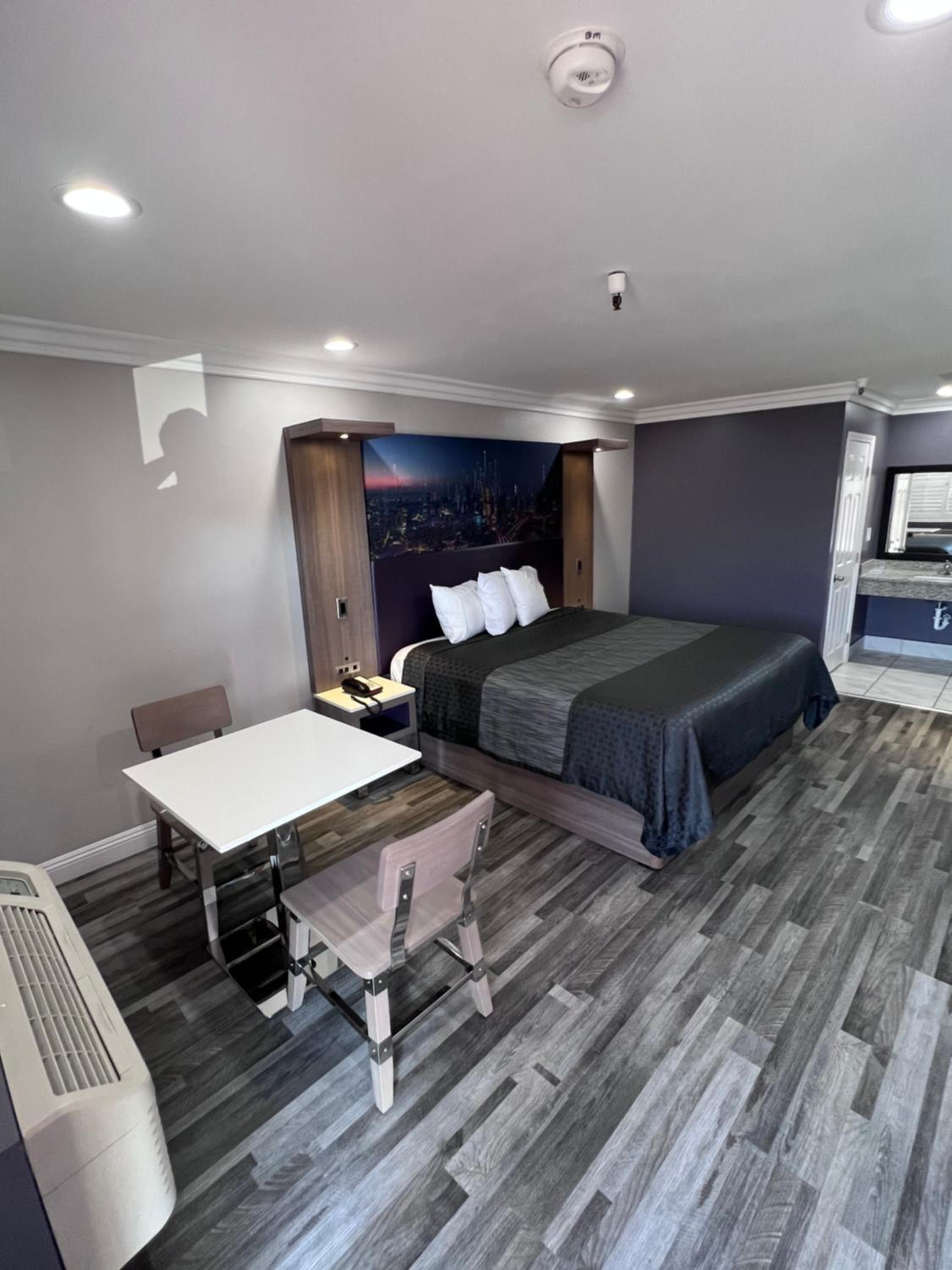 Deluxe King Room