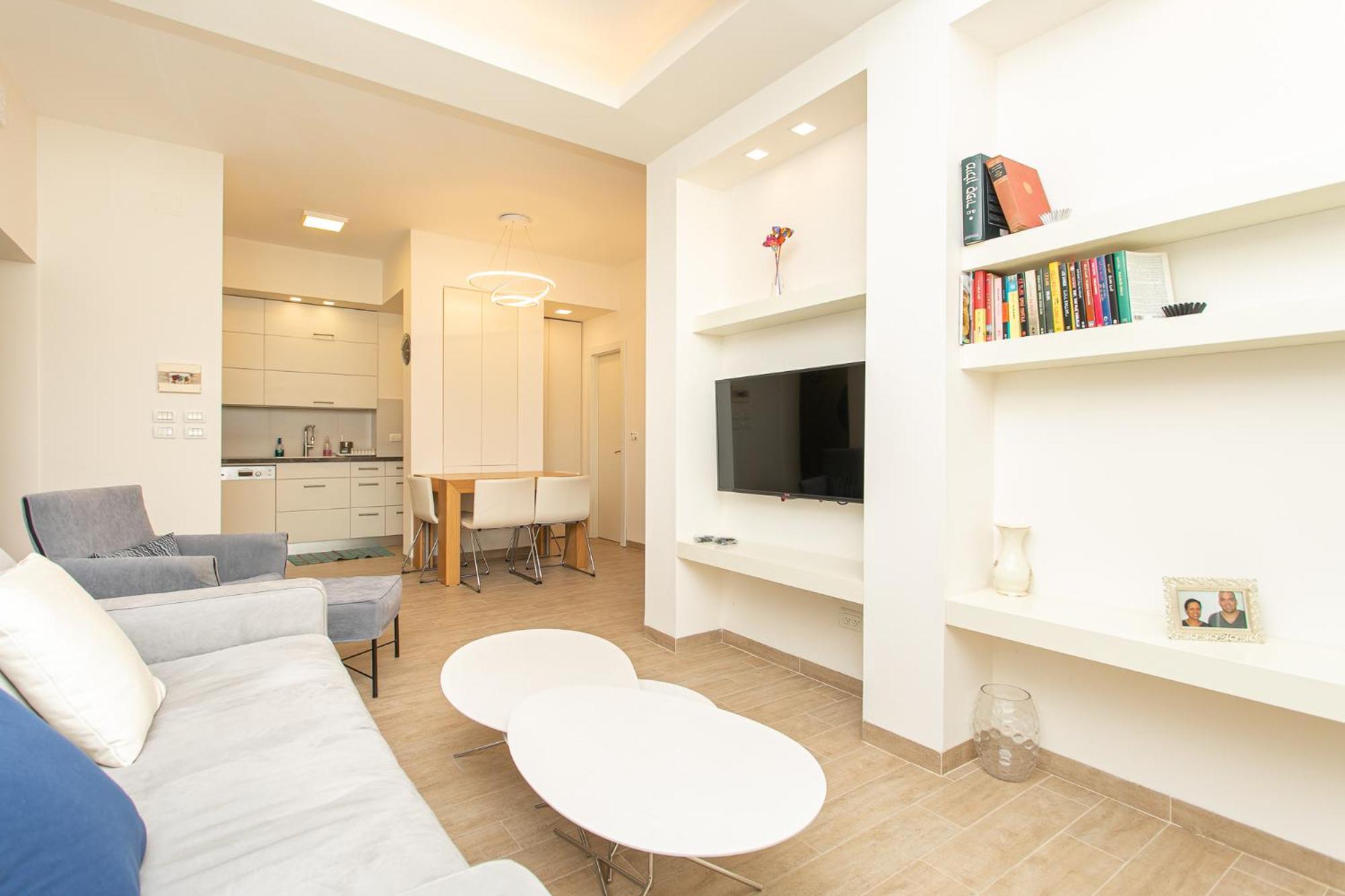 One-Bedroom Apartment photo 1