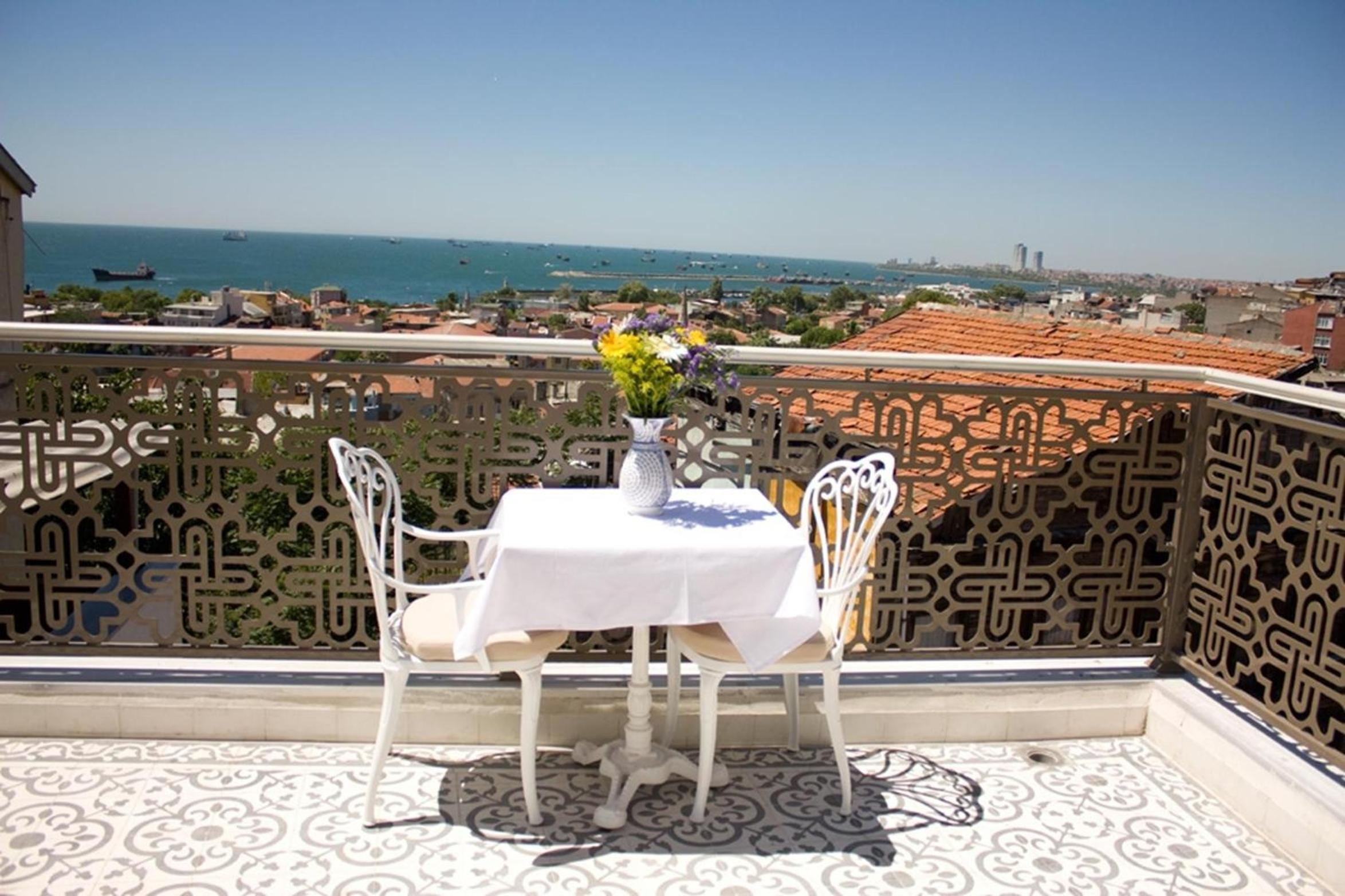 Deluxe Honeymoon Room with Terrace - Sea View photo 2