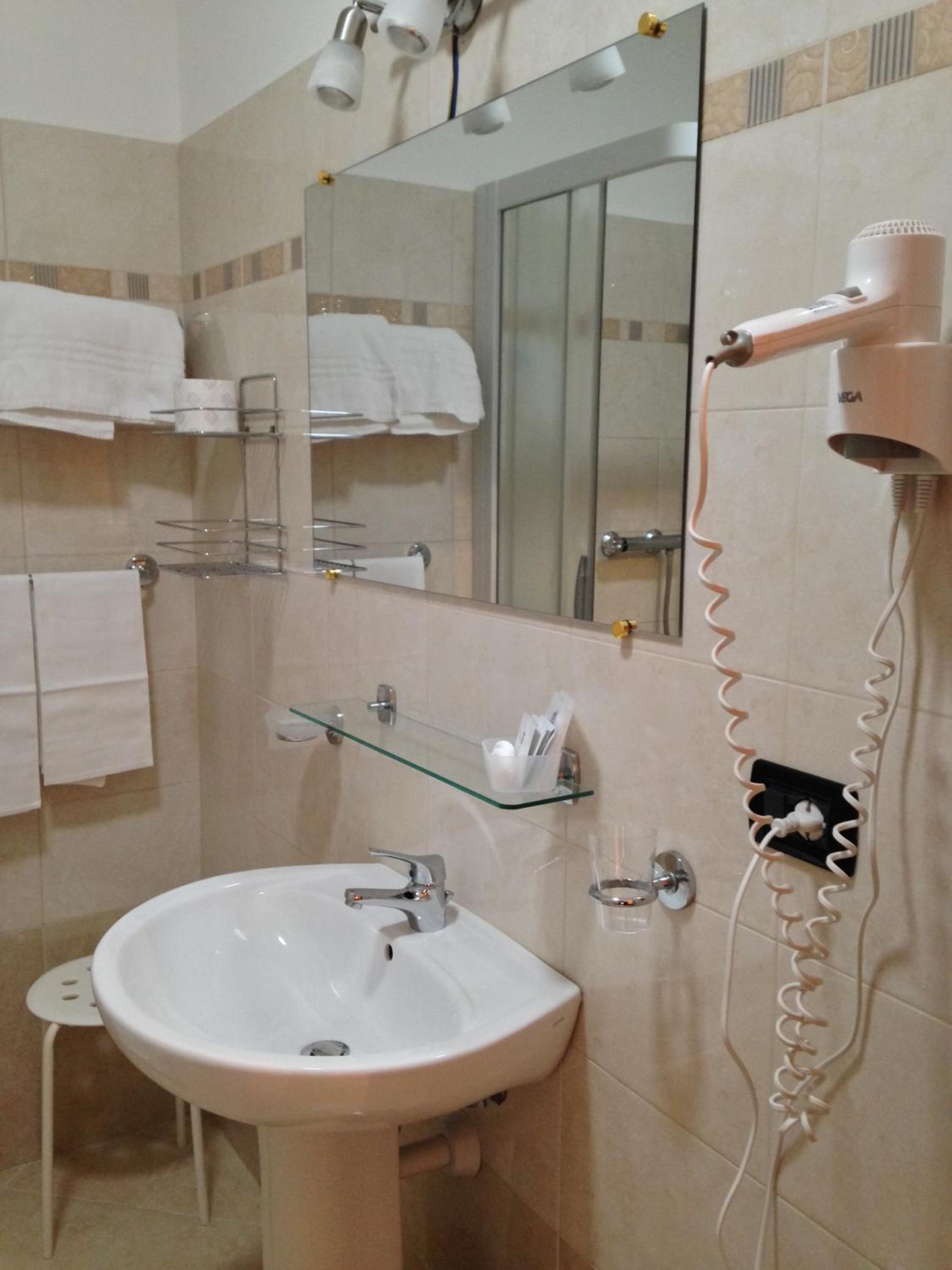 Classic Triple Room - Photo 2
