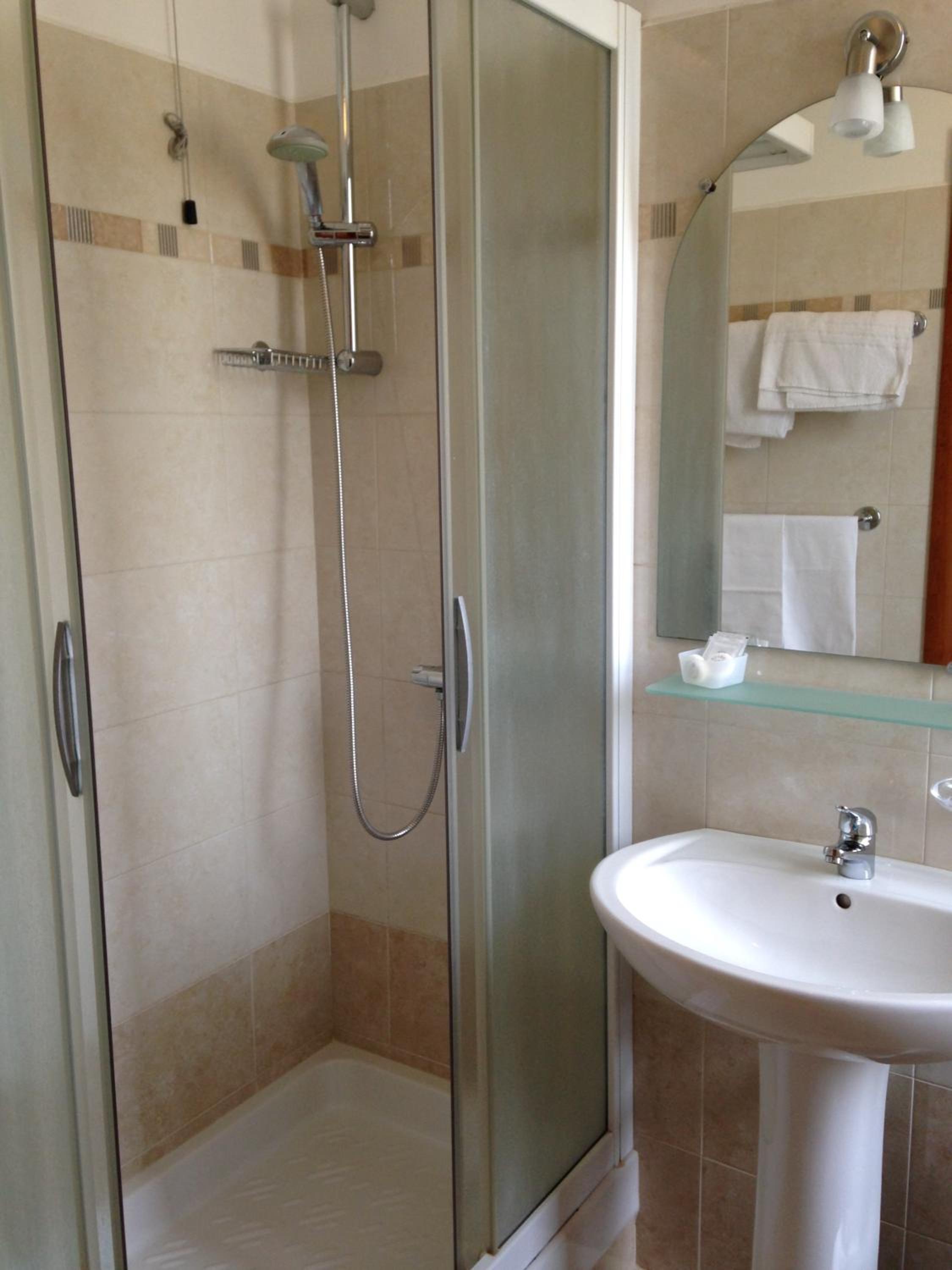 Double Room - Photo 7