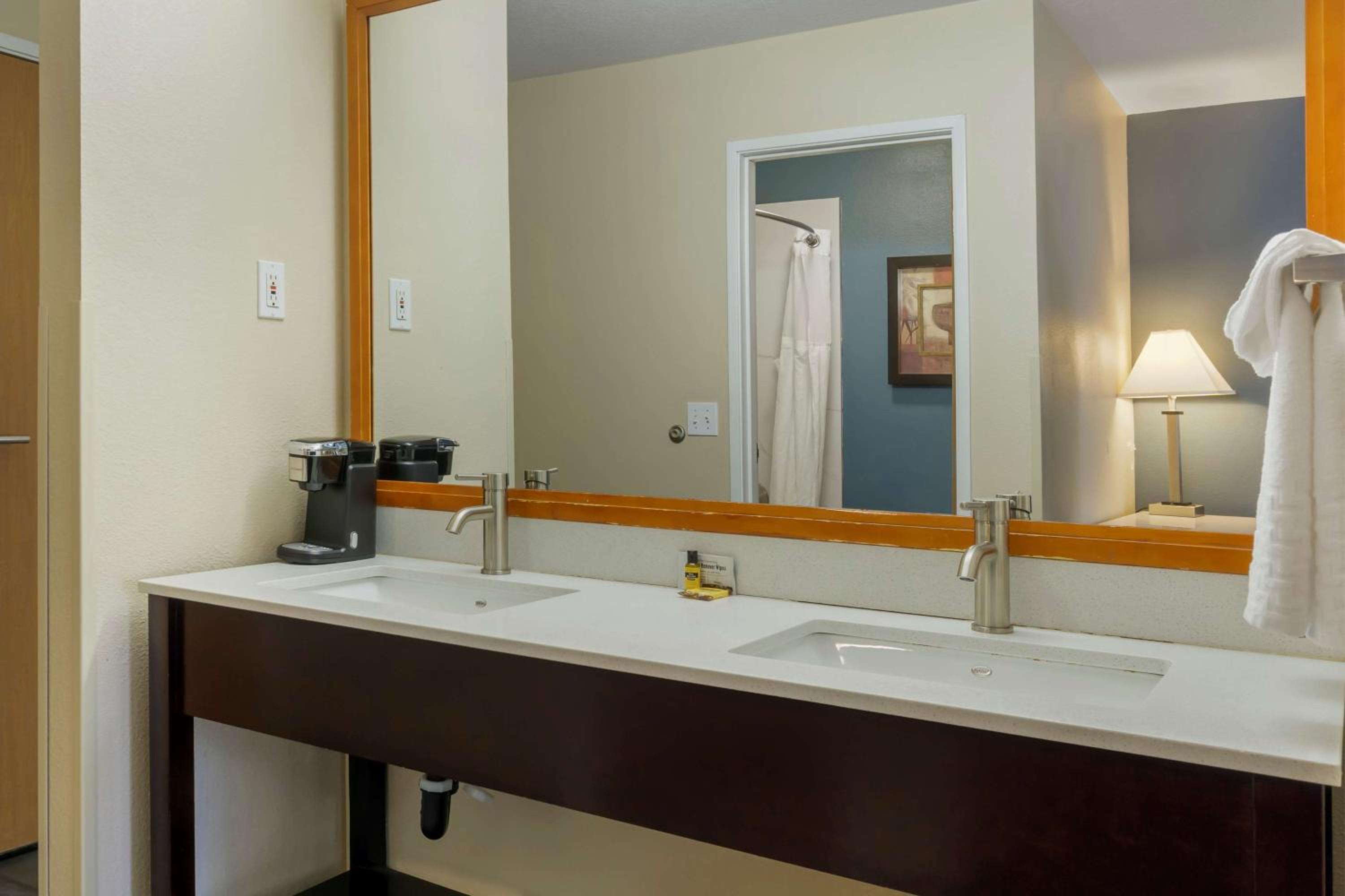 King Room - Disability Access photo 2