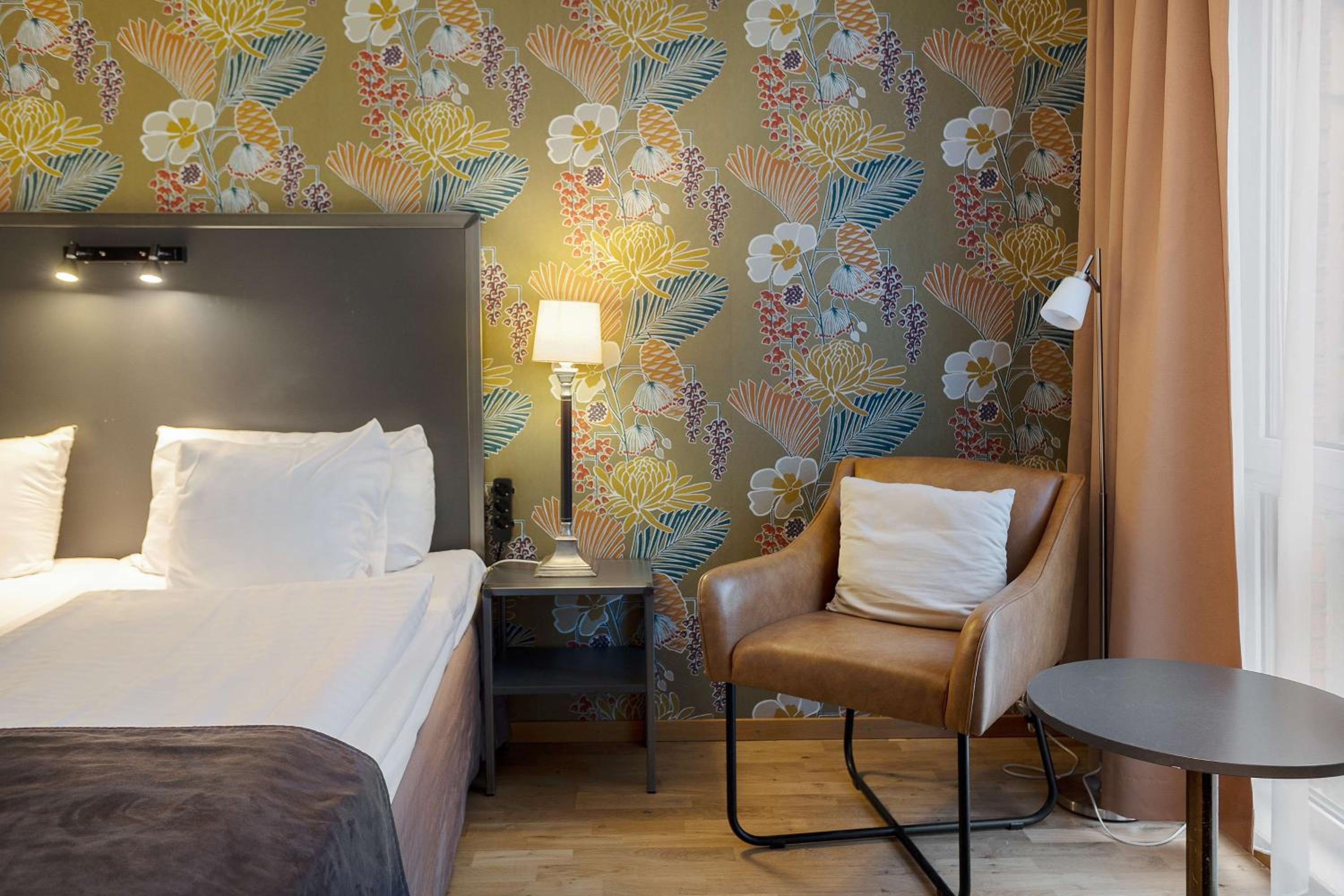 Standard Twin Room - Non-Smoking - Photo 2