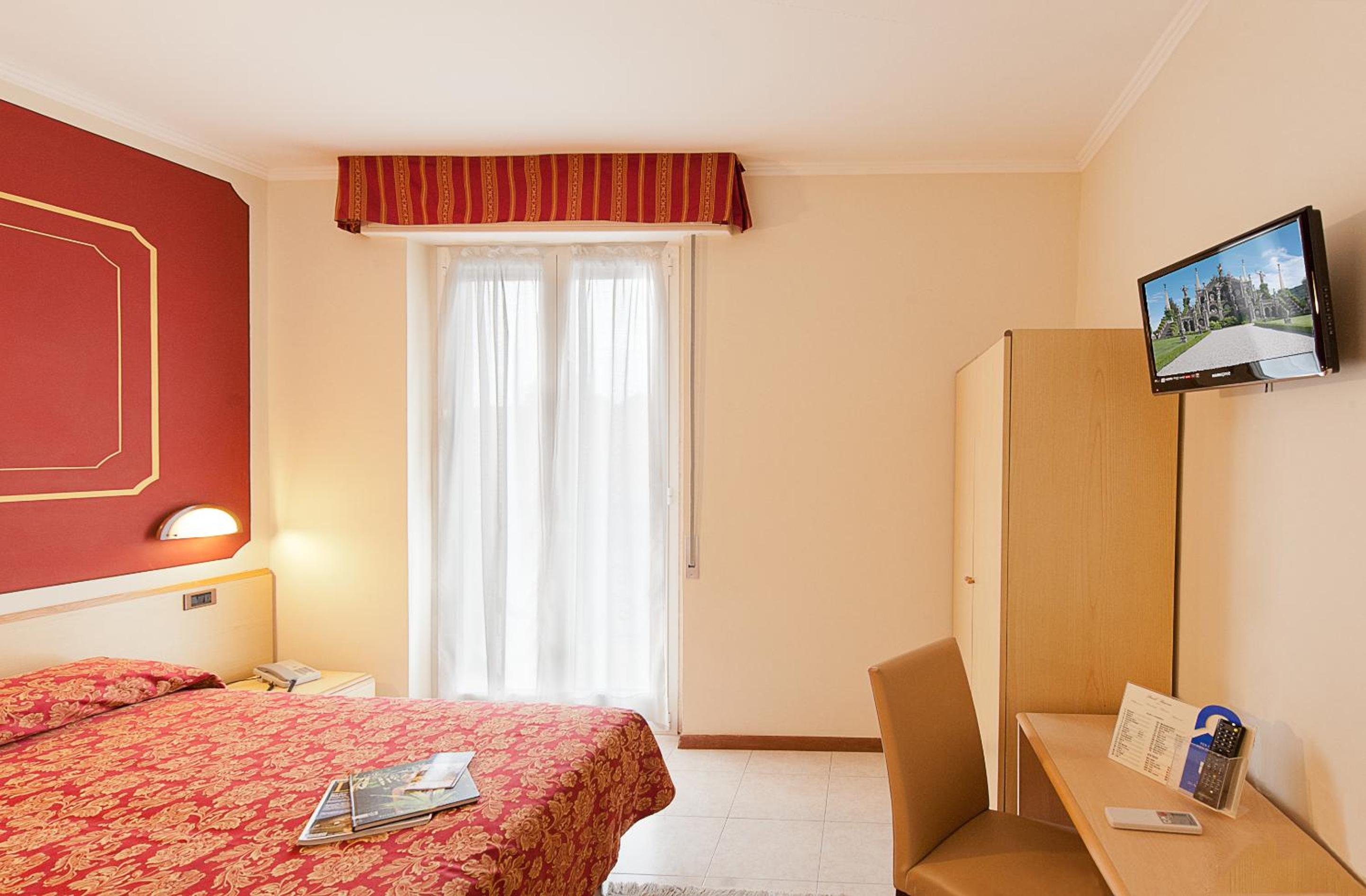 Double or Twin Room with Balcony and Lake View - Photo 5