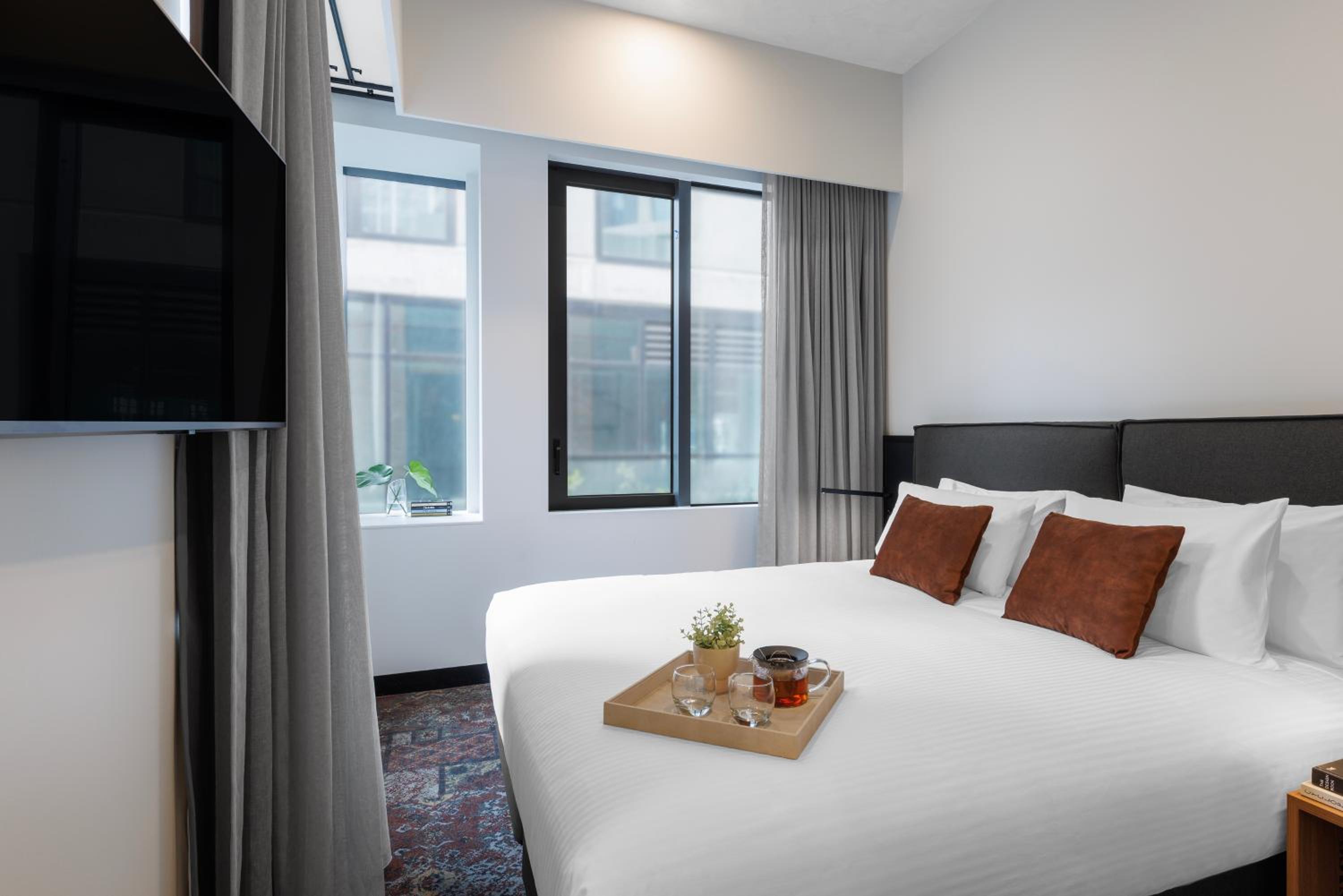 One-Bedroom Suite - Photo 3