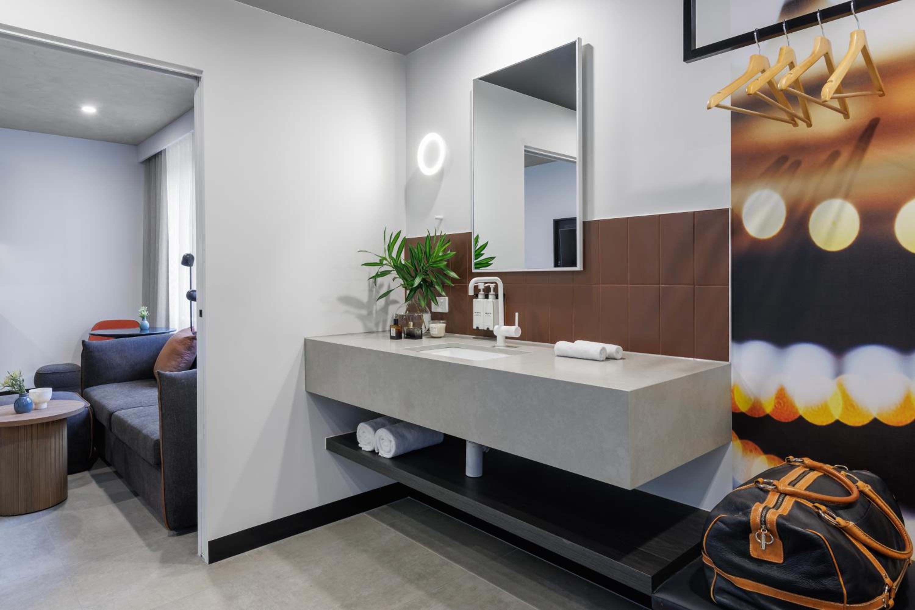 One-Bedroom Suite - Photo 4