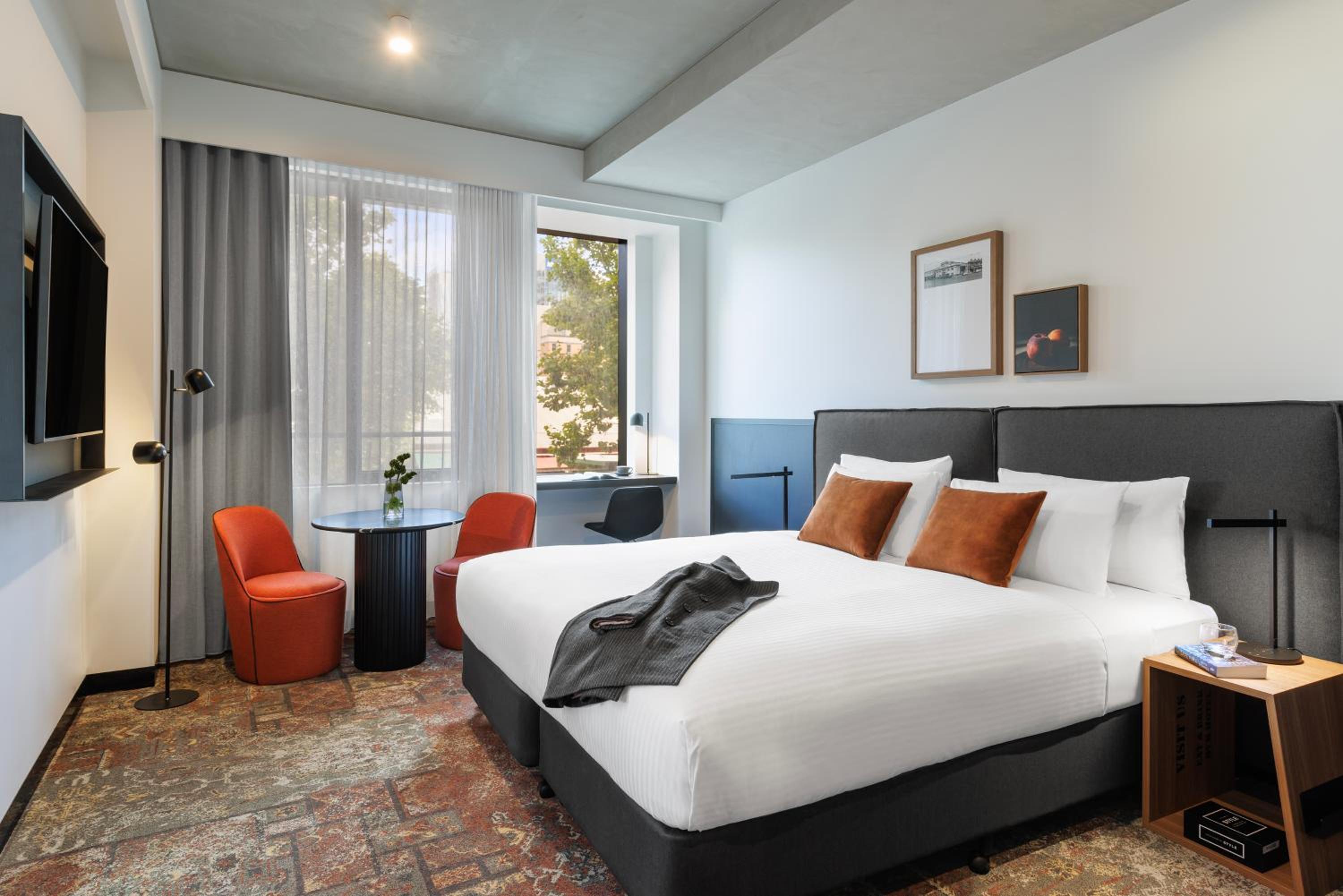 Superior Veriu Suite - Photo 1