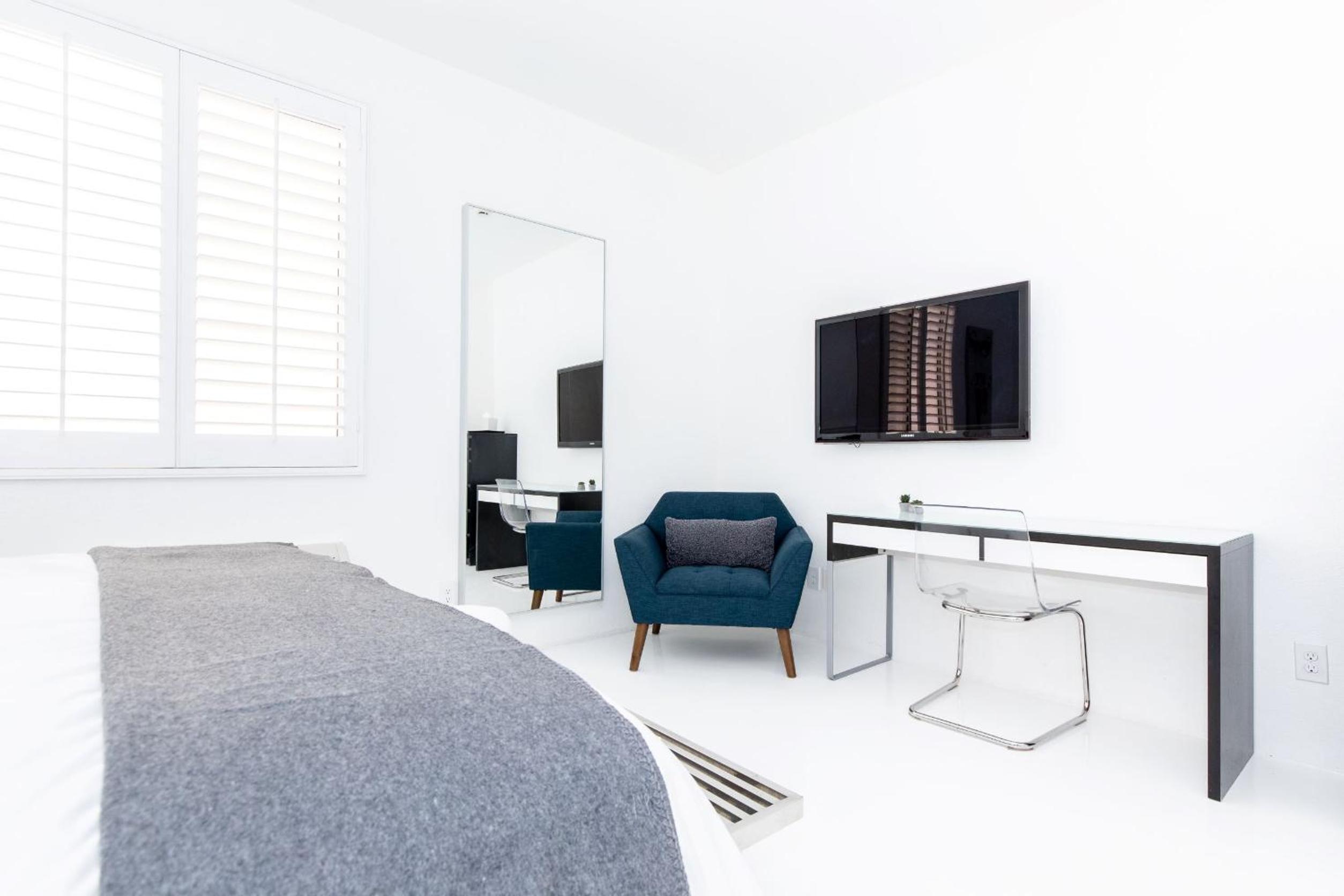 One Bedroom King Suite - Photo 4
