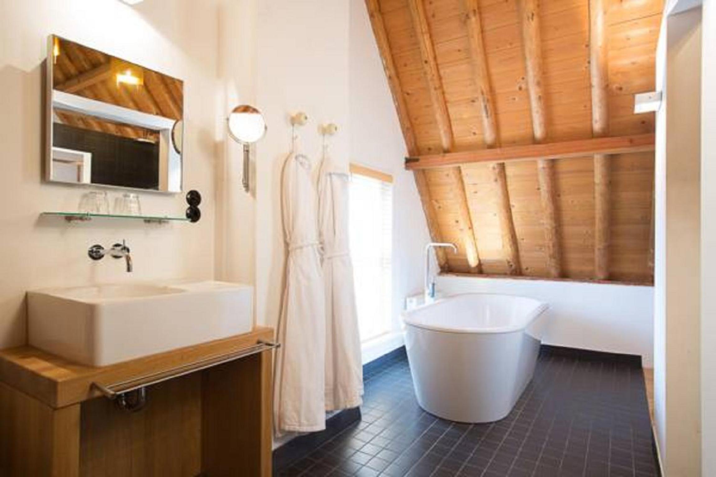Deluxe King Room photo 3