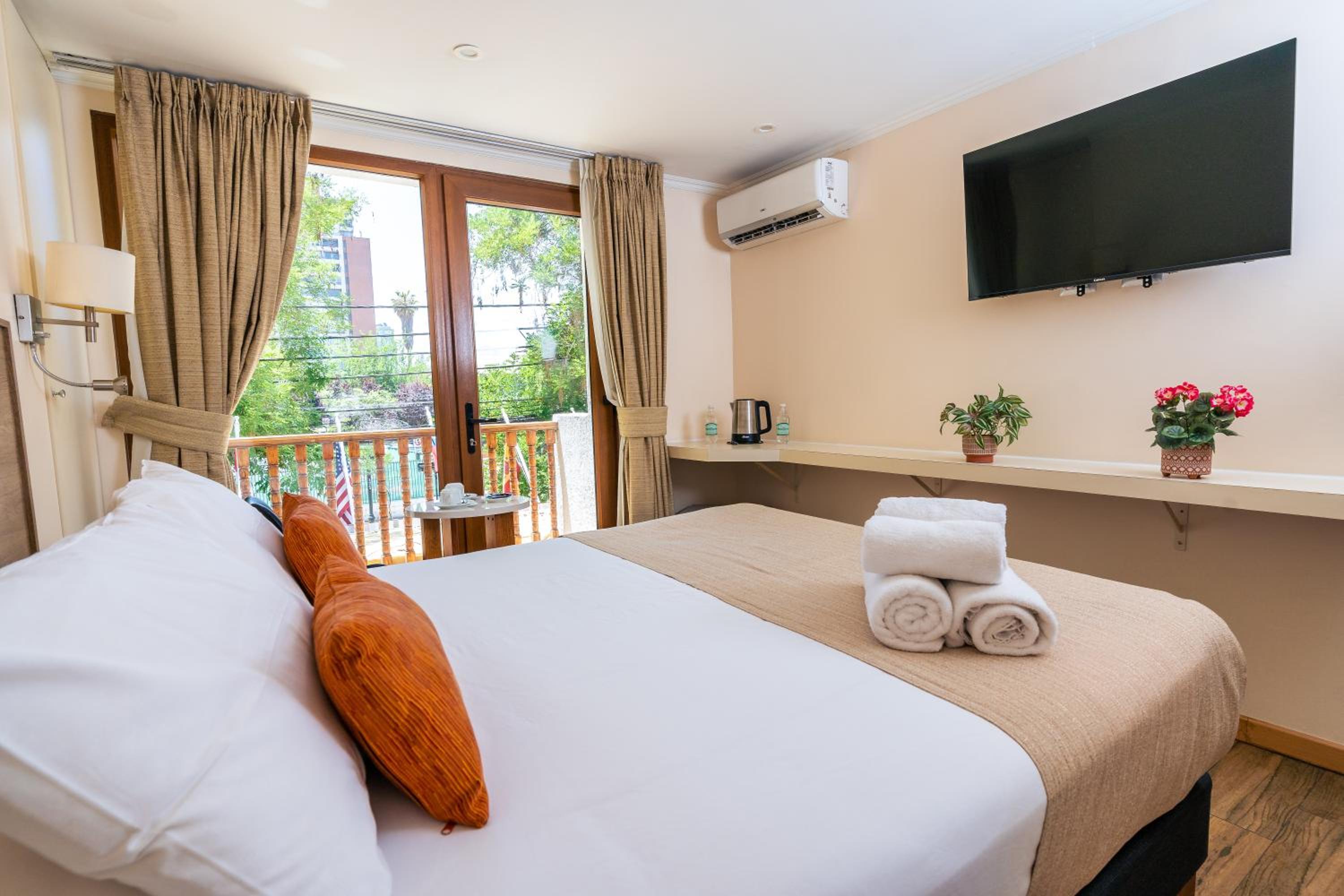 Double Room with Balcony photo 3