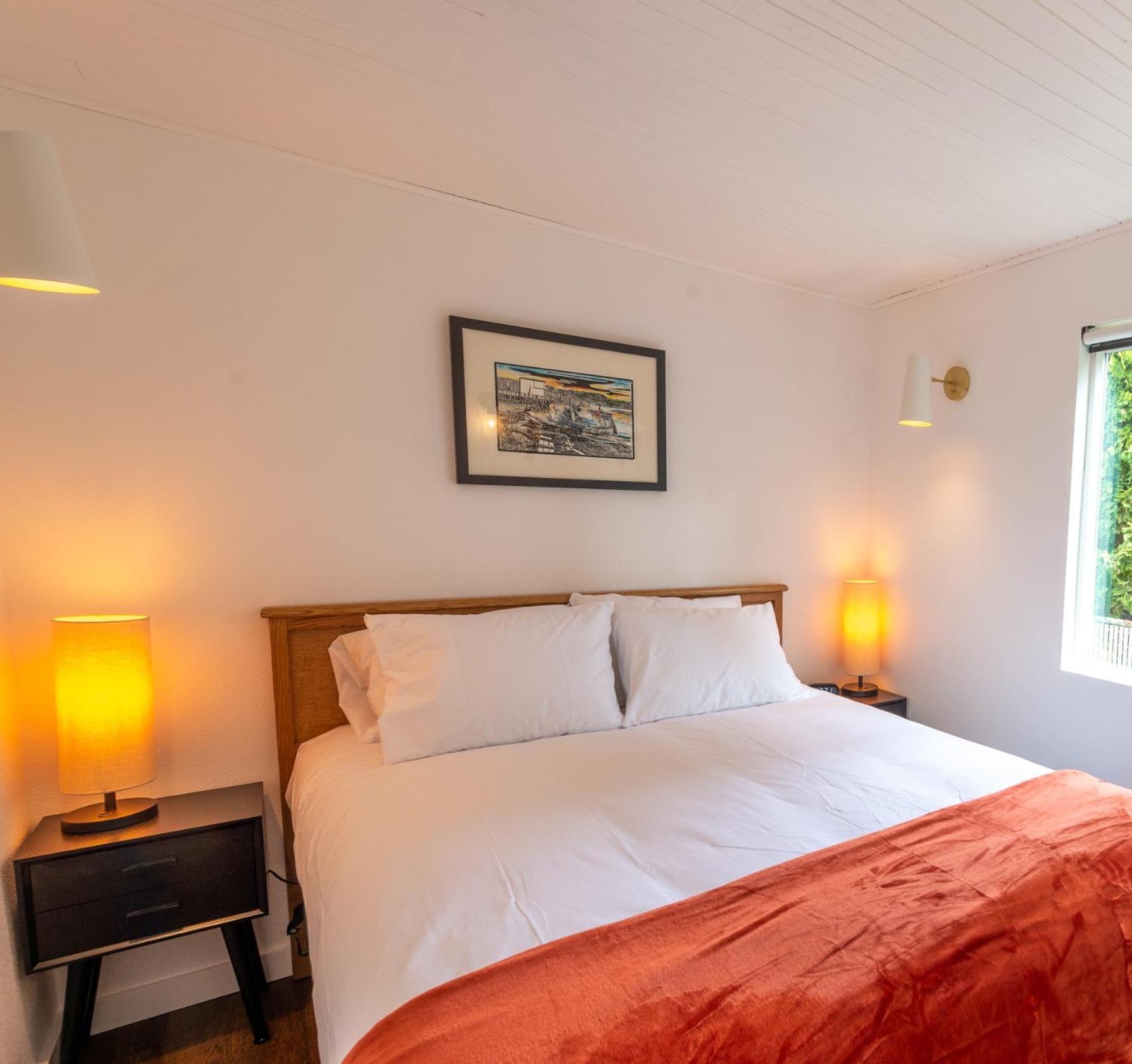 Deluxe Queen Suite