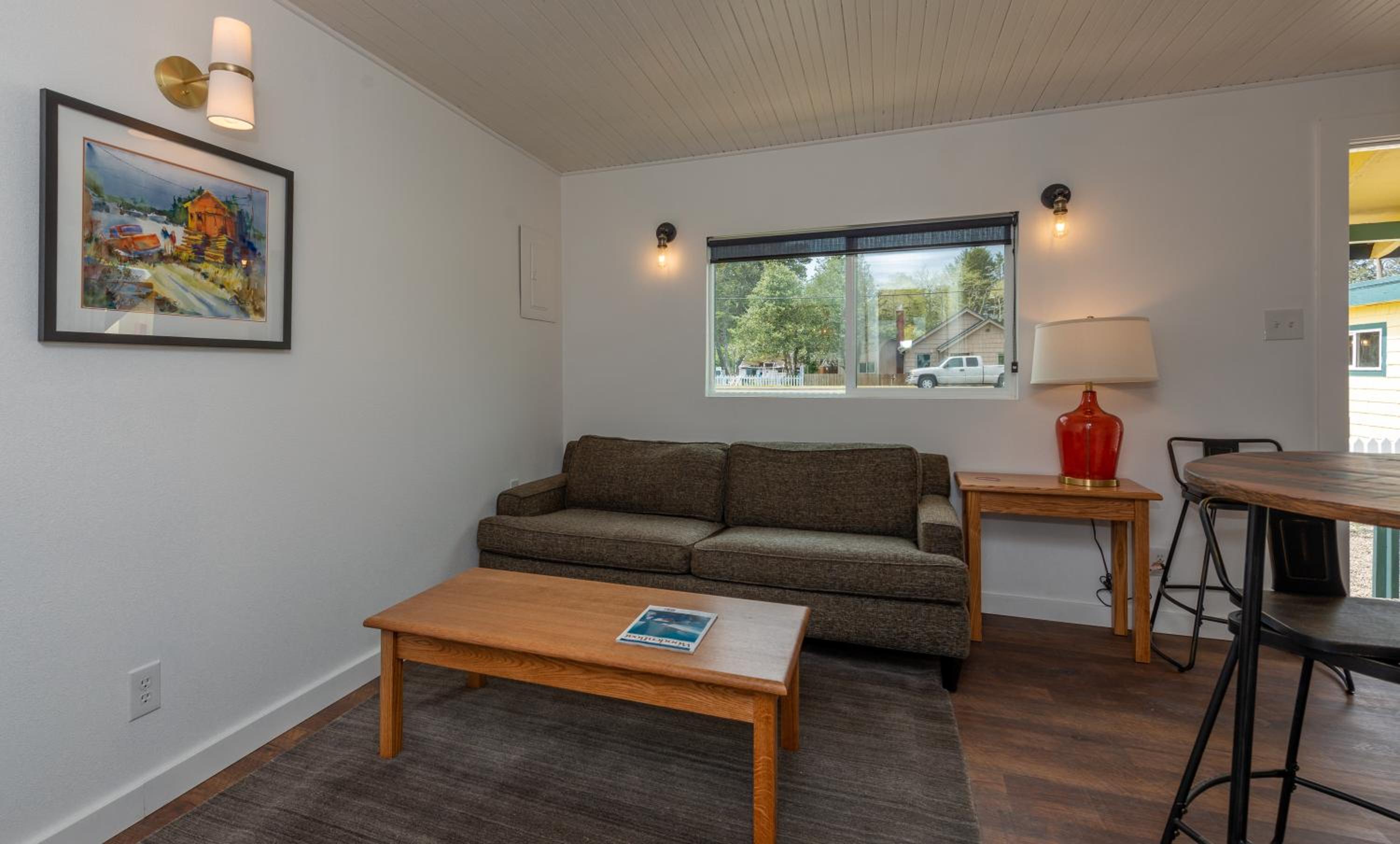 Deluxe Queen Suite