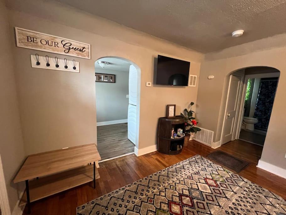One-Bedroom House photo 1