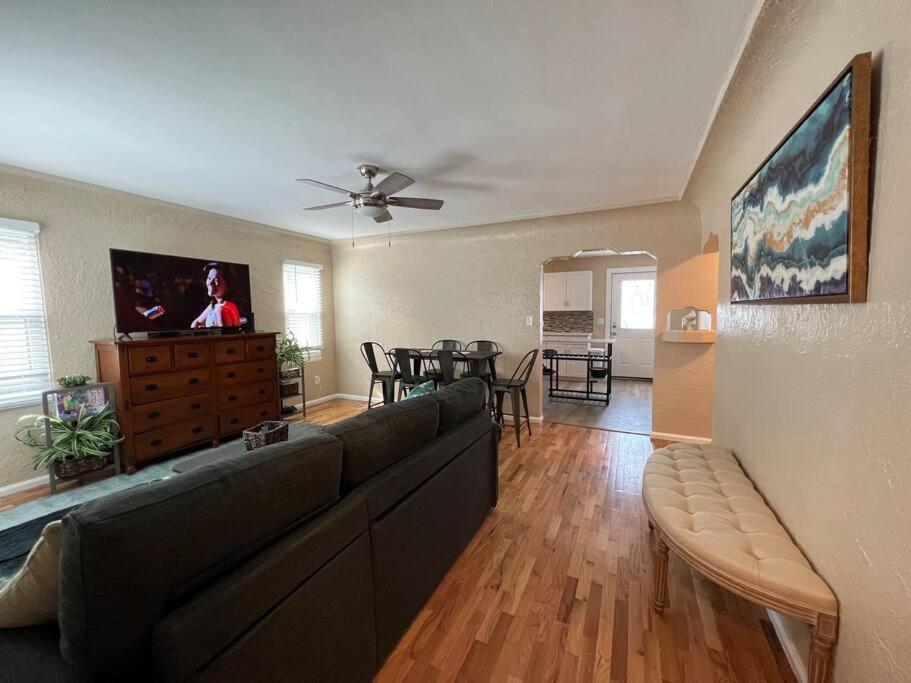 Three-Bedroom House photo 3