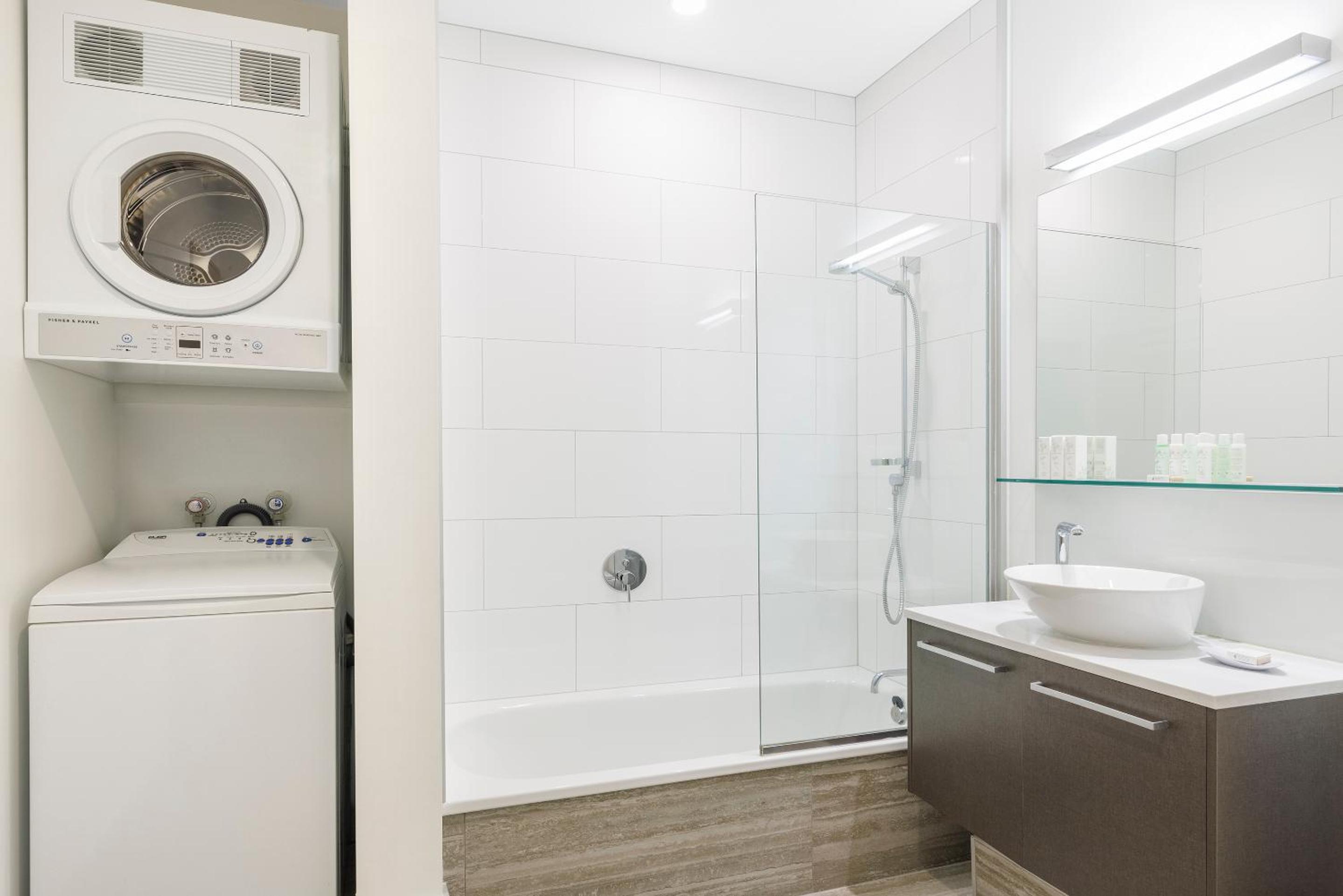 Premier 2 Bedroom Apartment - Photo 2