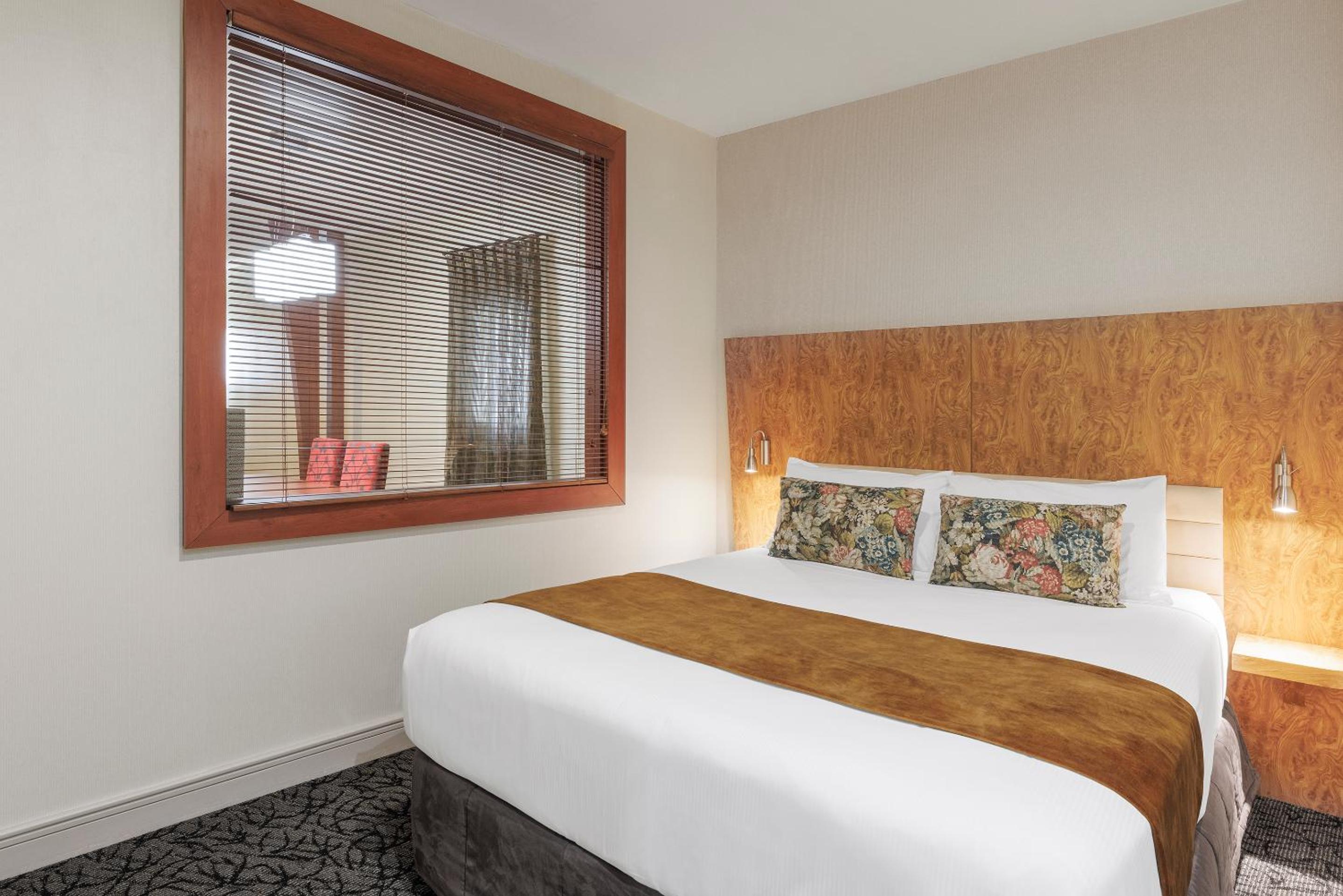 Premier 2 Bedroom Apartment - Photo 4