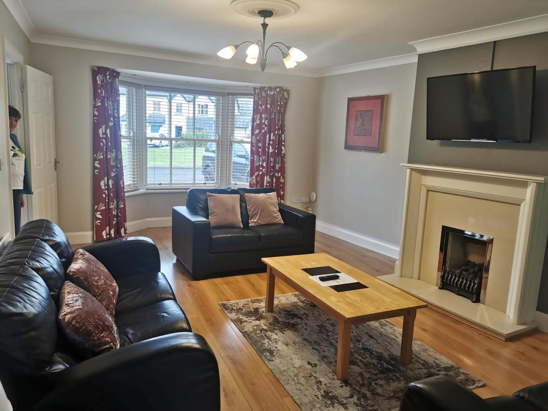 Four-Bedroom House photo 3