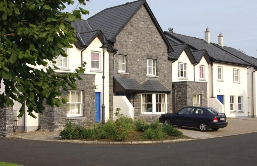 Four-Bedroom House photo 1