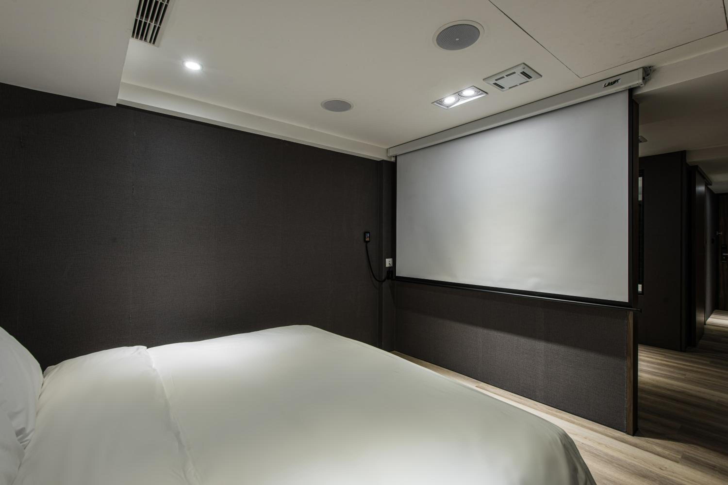 Superior Suite - Photo 8