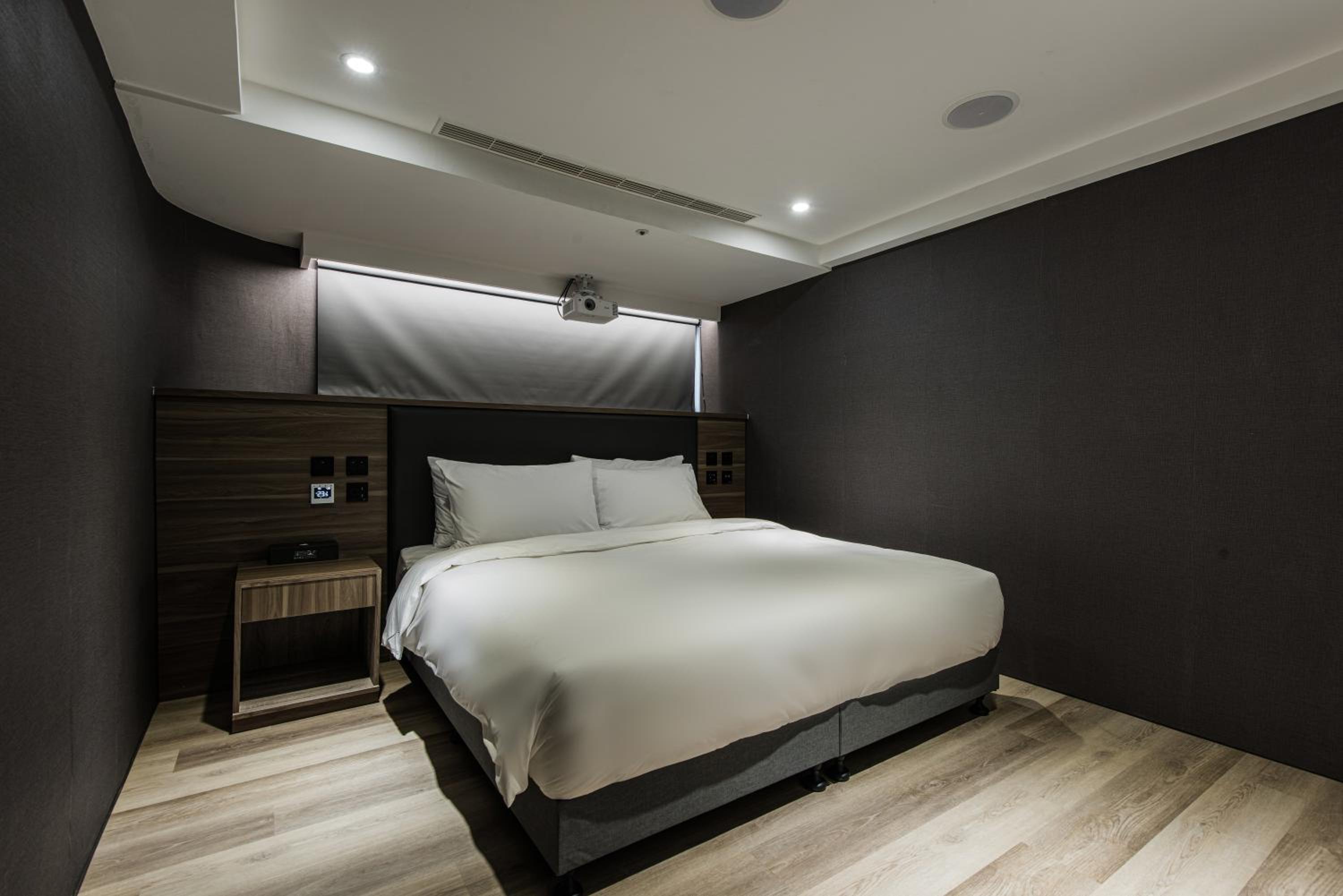 Superior Suite - Photo 6
