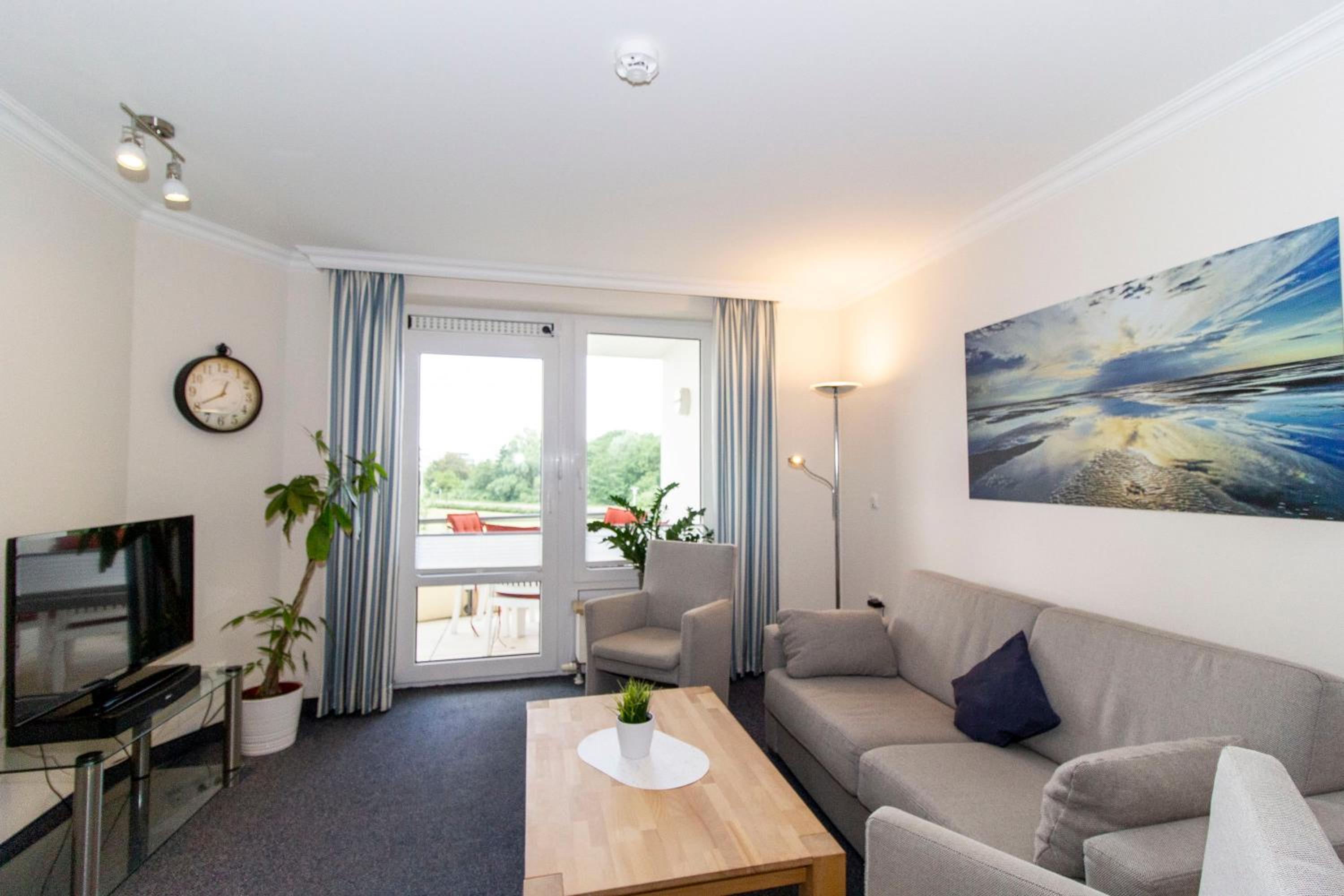 Apartment with Balcony photo 1