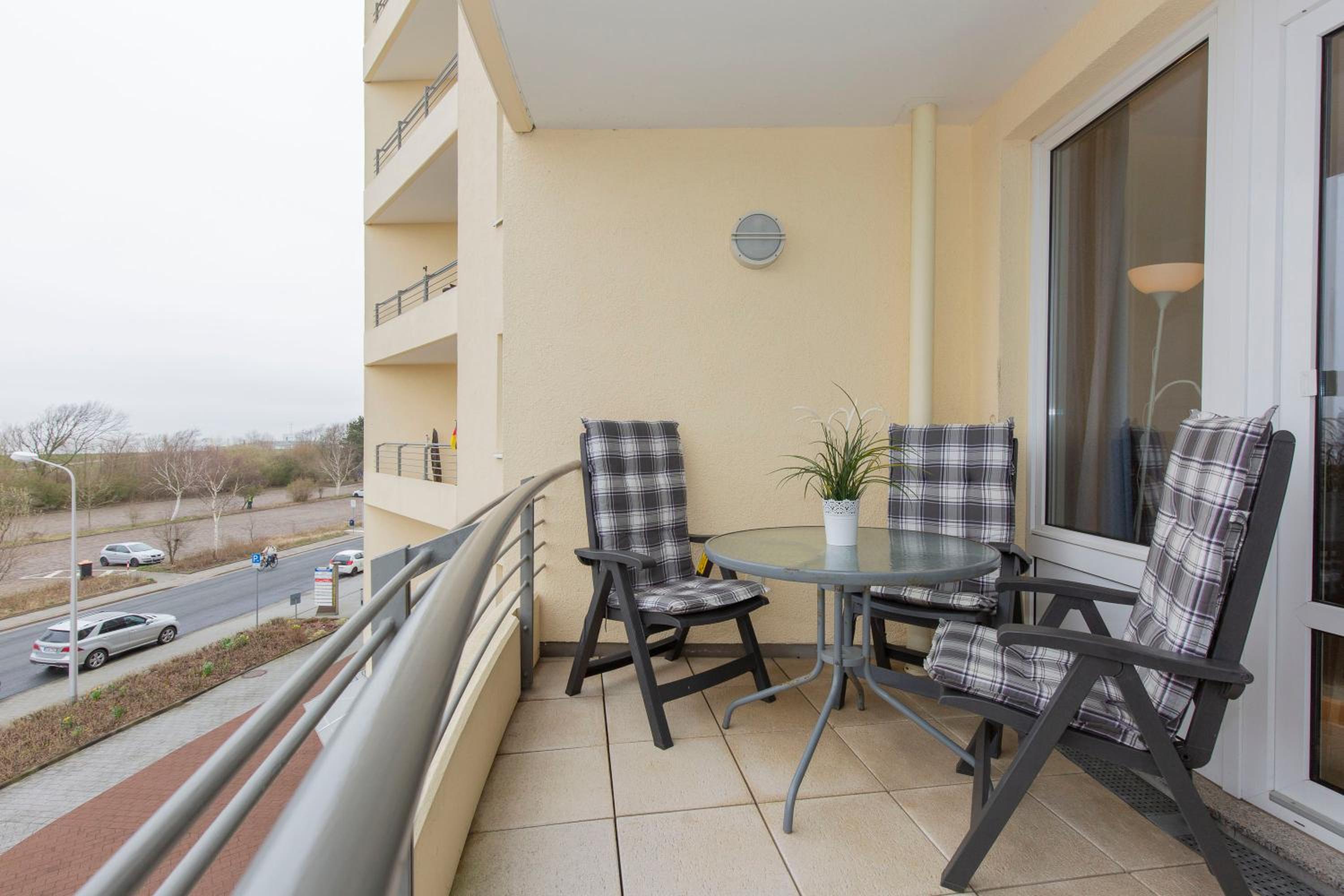 Apartment with Balcony photo 2