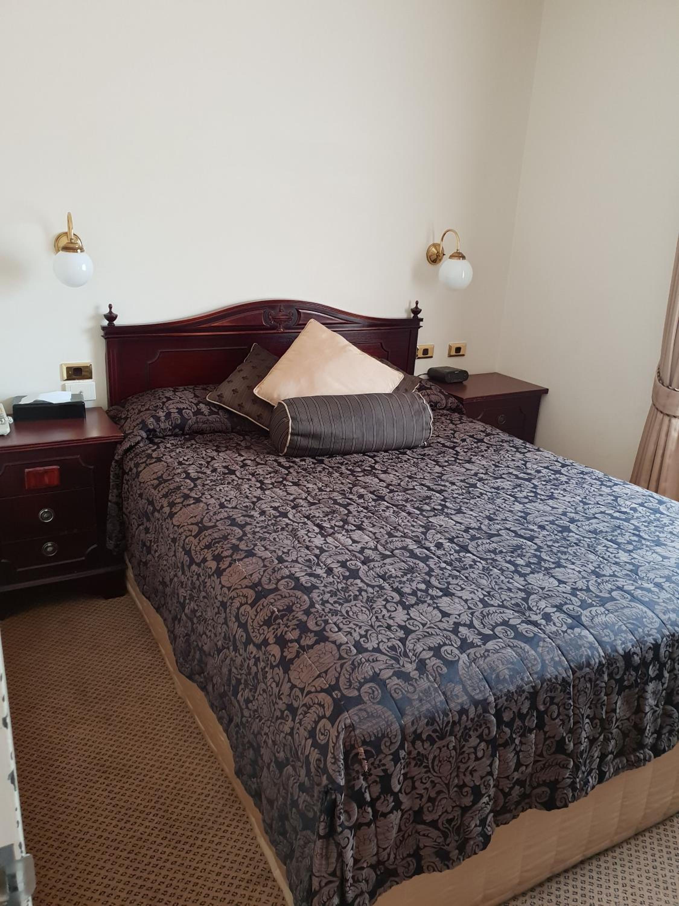 Family Apartment (2 Adults + 2 Children/ upstairs unit) photo 3
