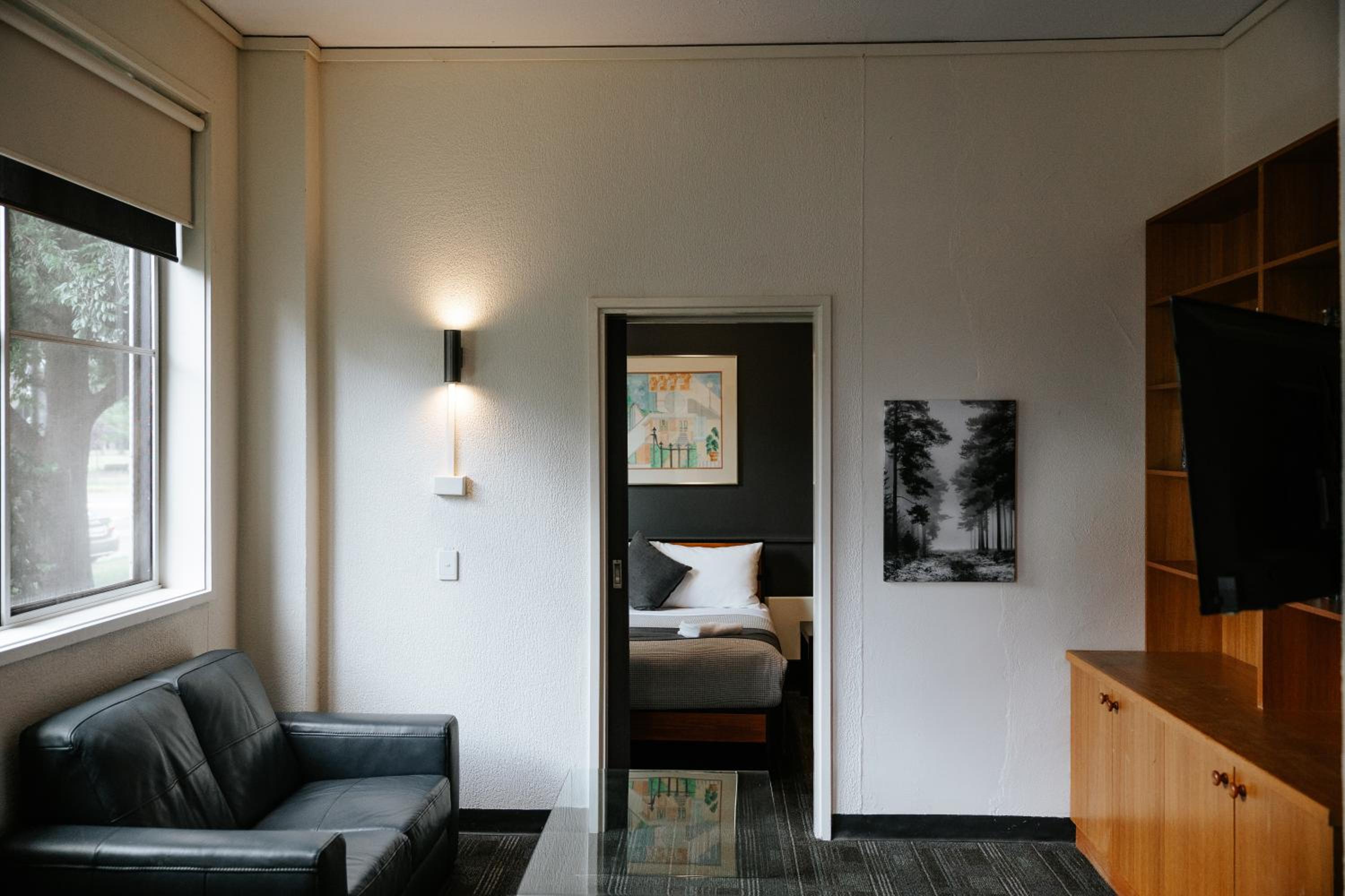 One-Bedroom Apartment photo 2
