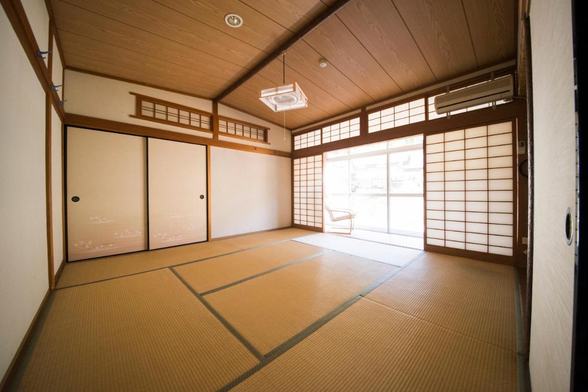 Japanese-Style Room with Shared Bathroom photo 3