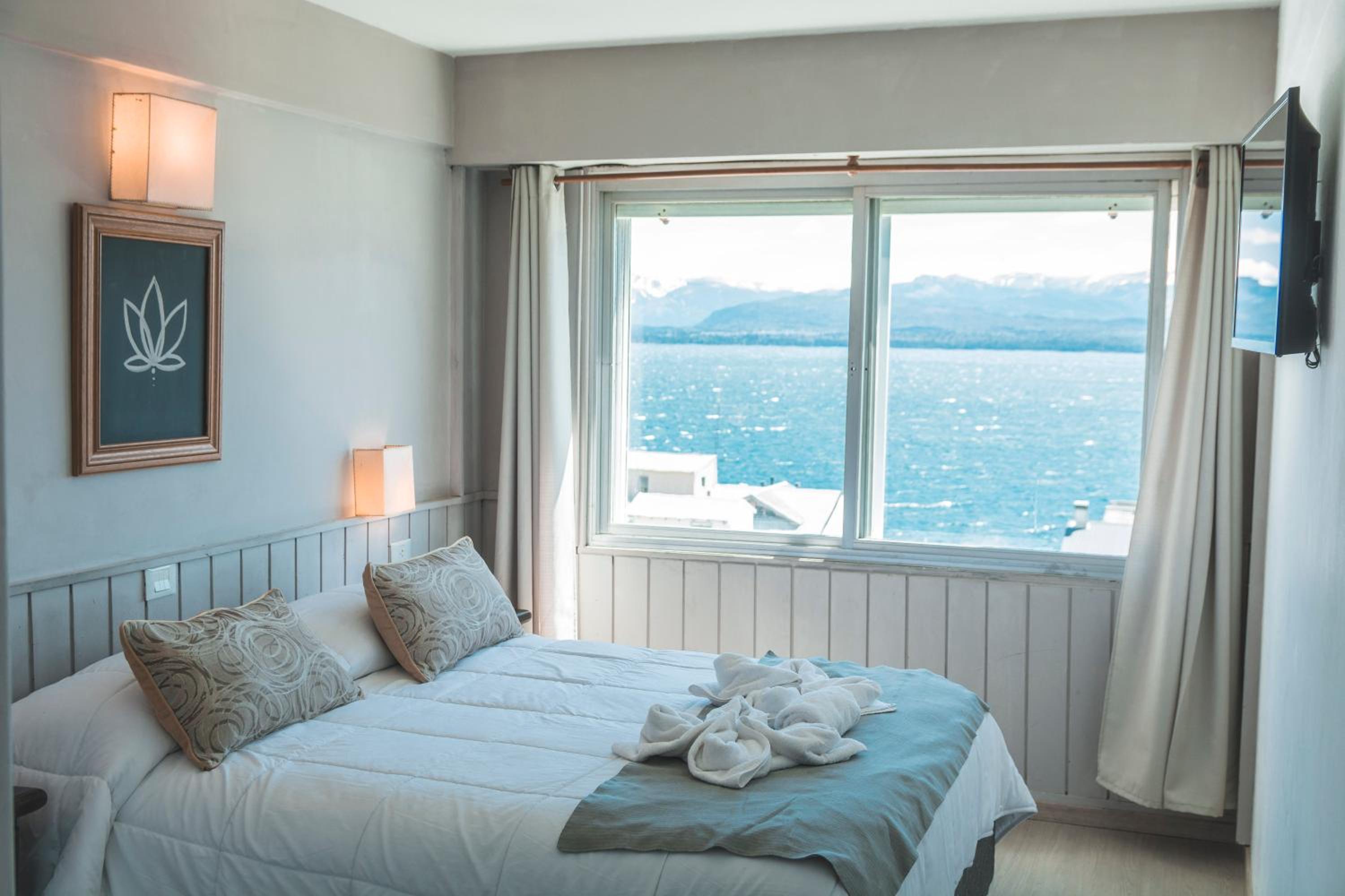 Superior Double Room with Lake View photo 3