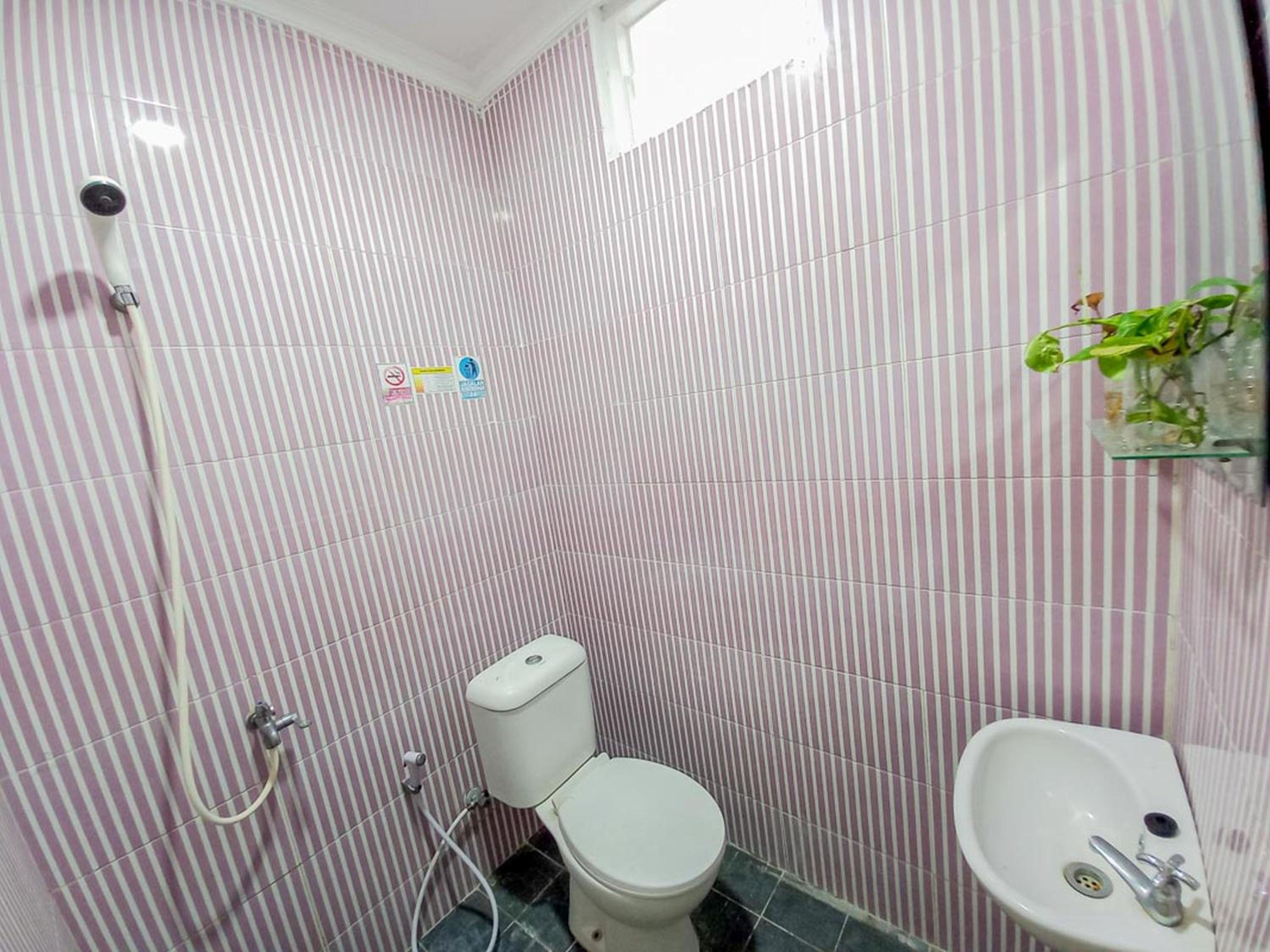 Economy Double Room photo 2