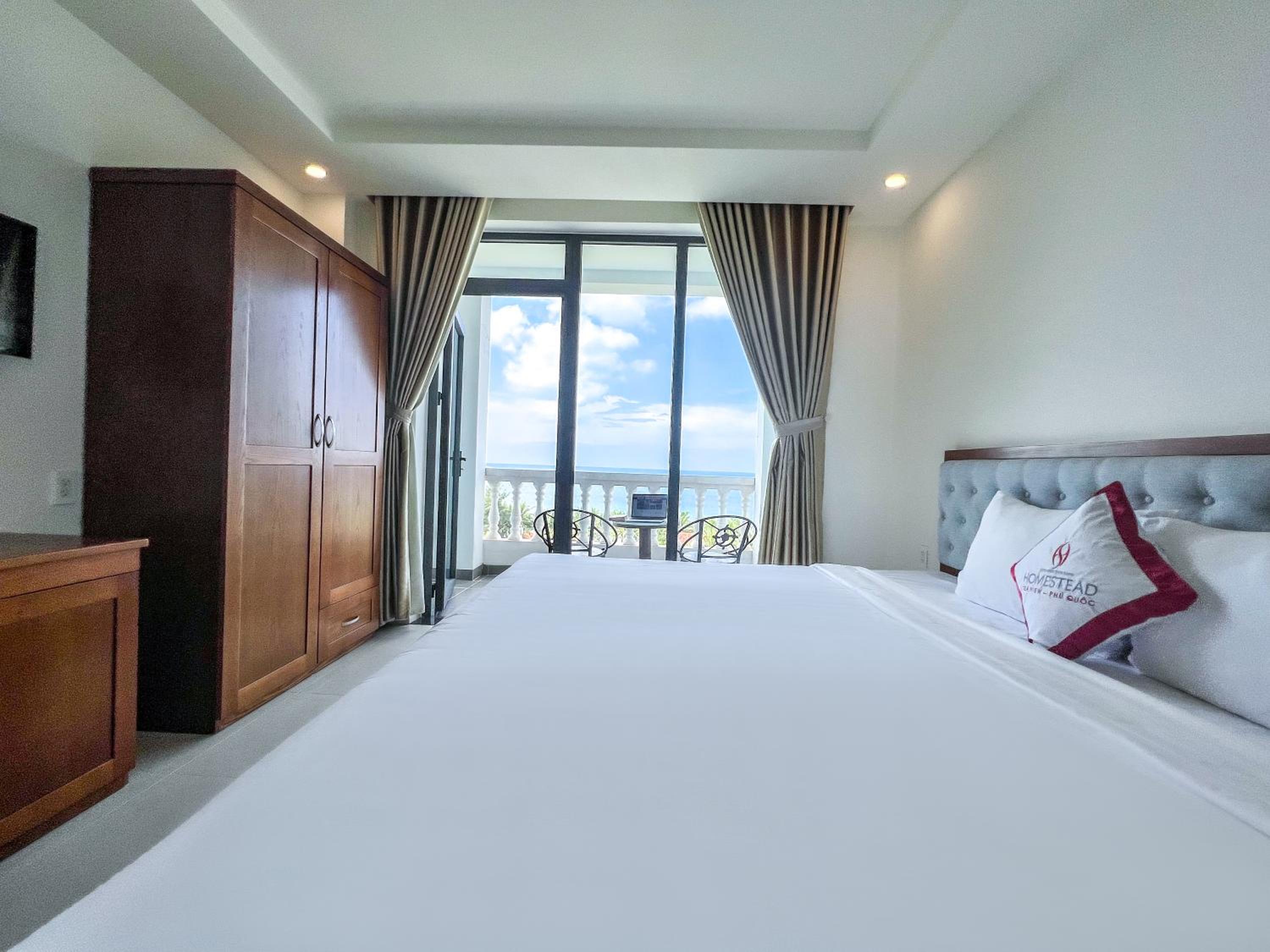 Deluxe Double Room with Sea View - Photo 1