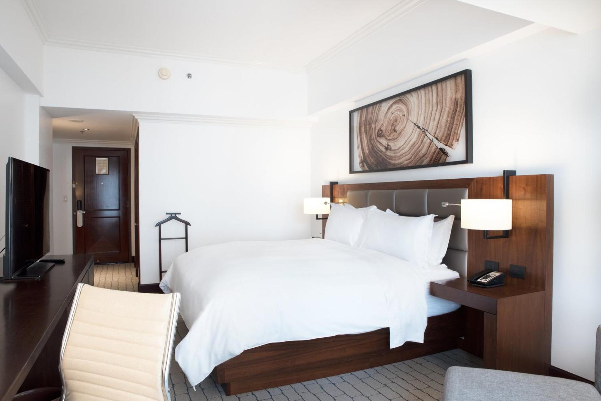 1 King Junior Suite Club Lounge Access High Floor - Photo 11