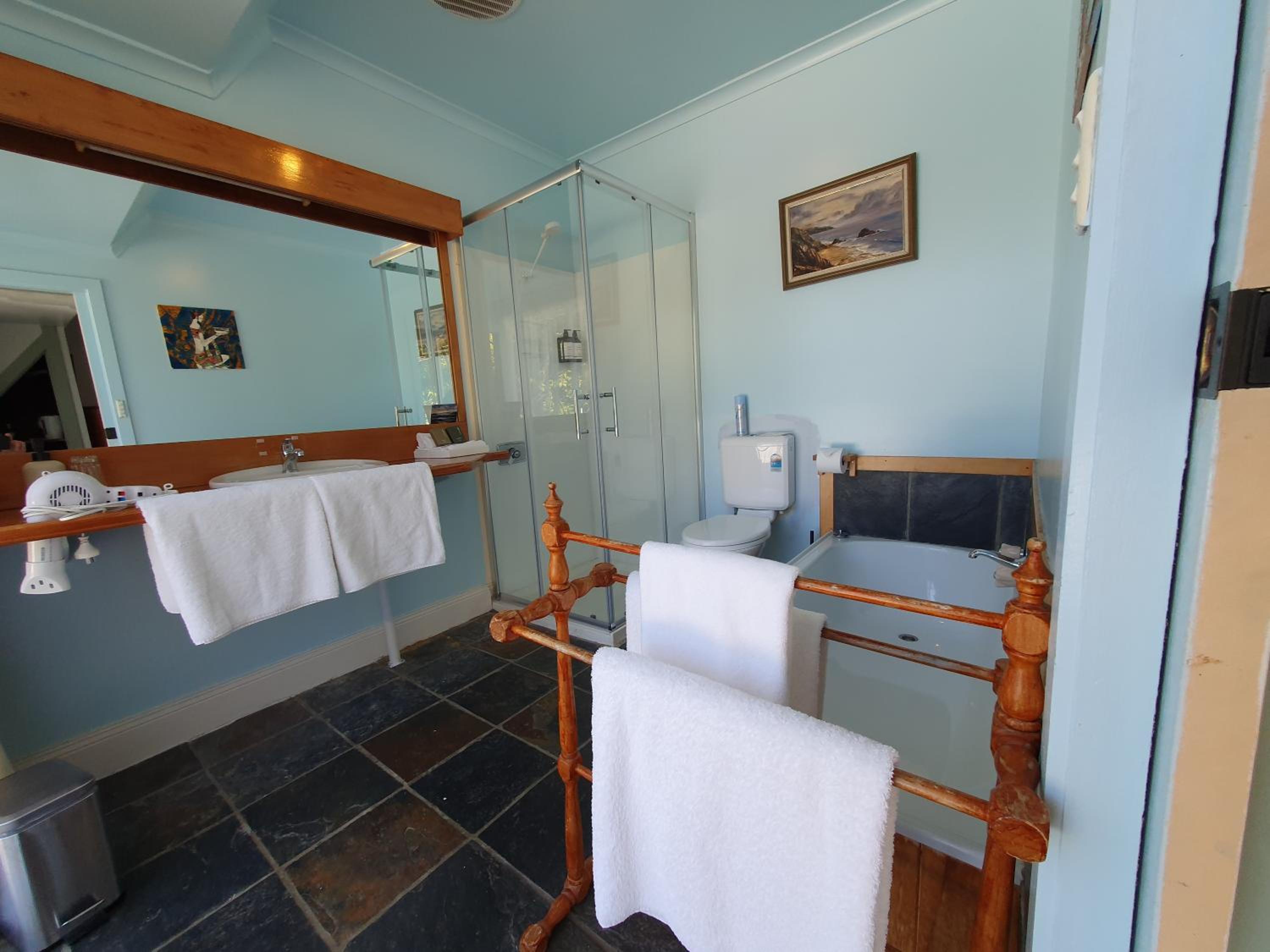 Family Suite with Balcony - Photo 6