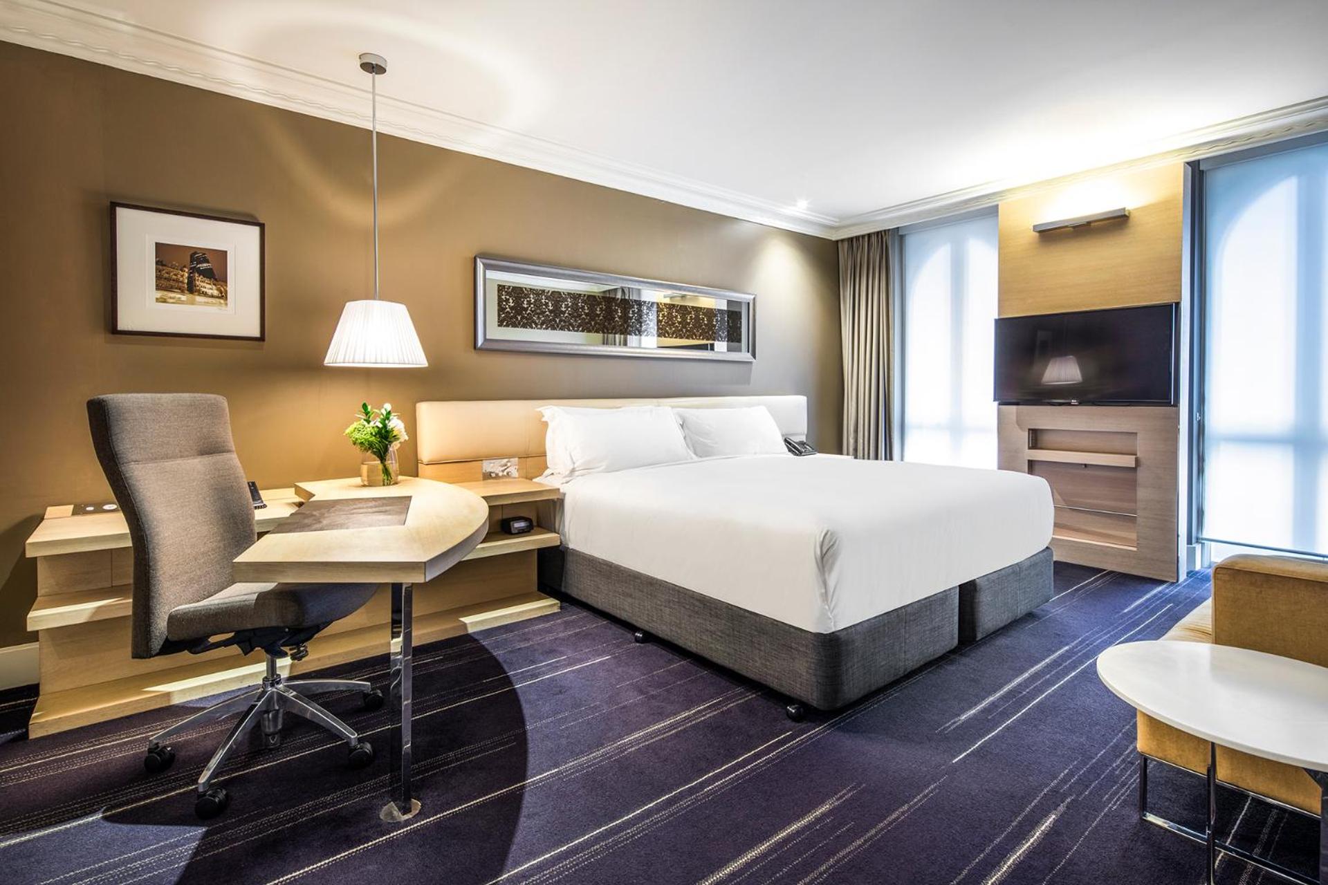 Classic King Room with City View - Photo 1