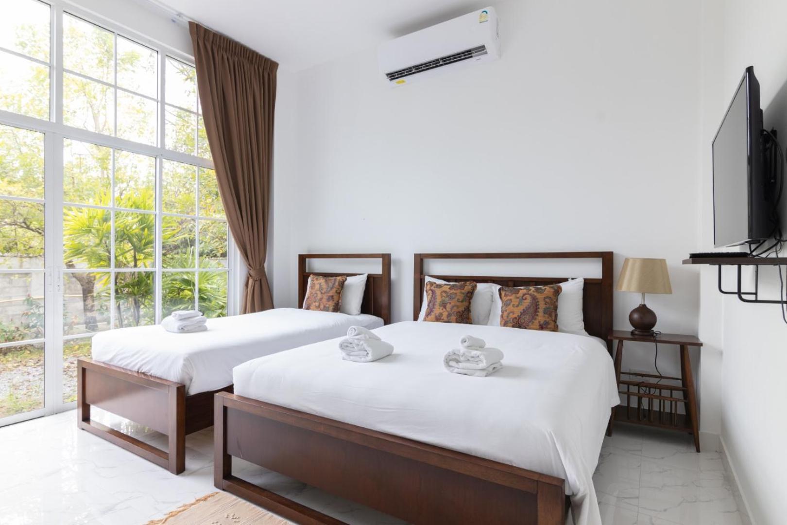 Triple Room with Bath - Photo 16