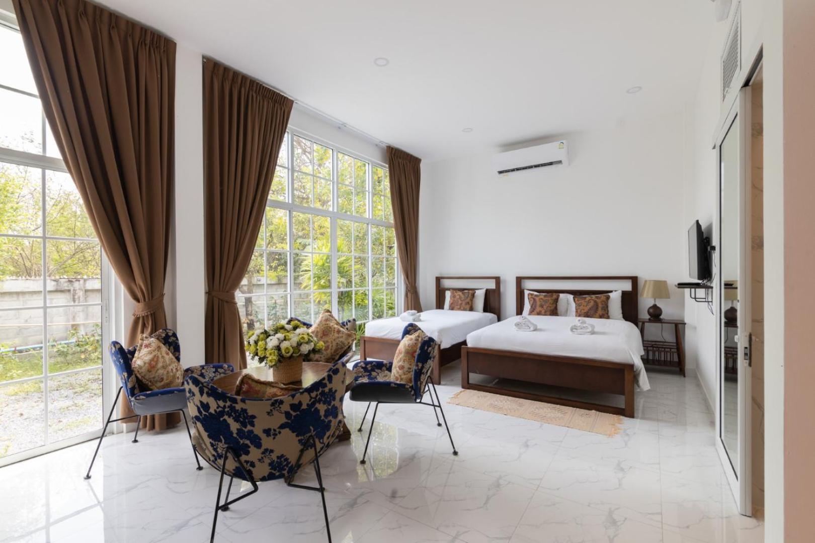 Triple Room with Bath - Photo 11