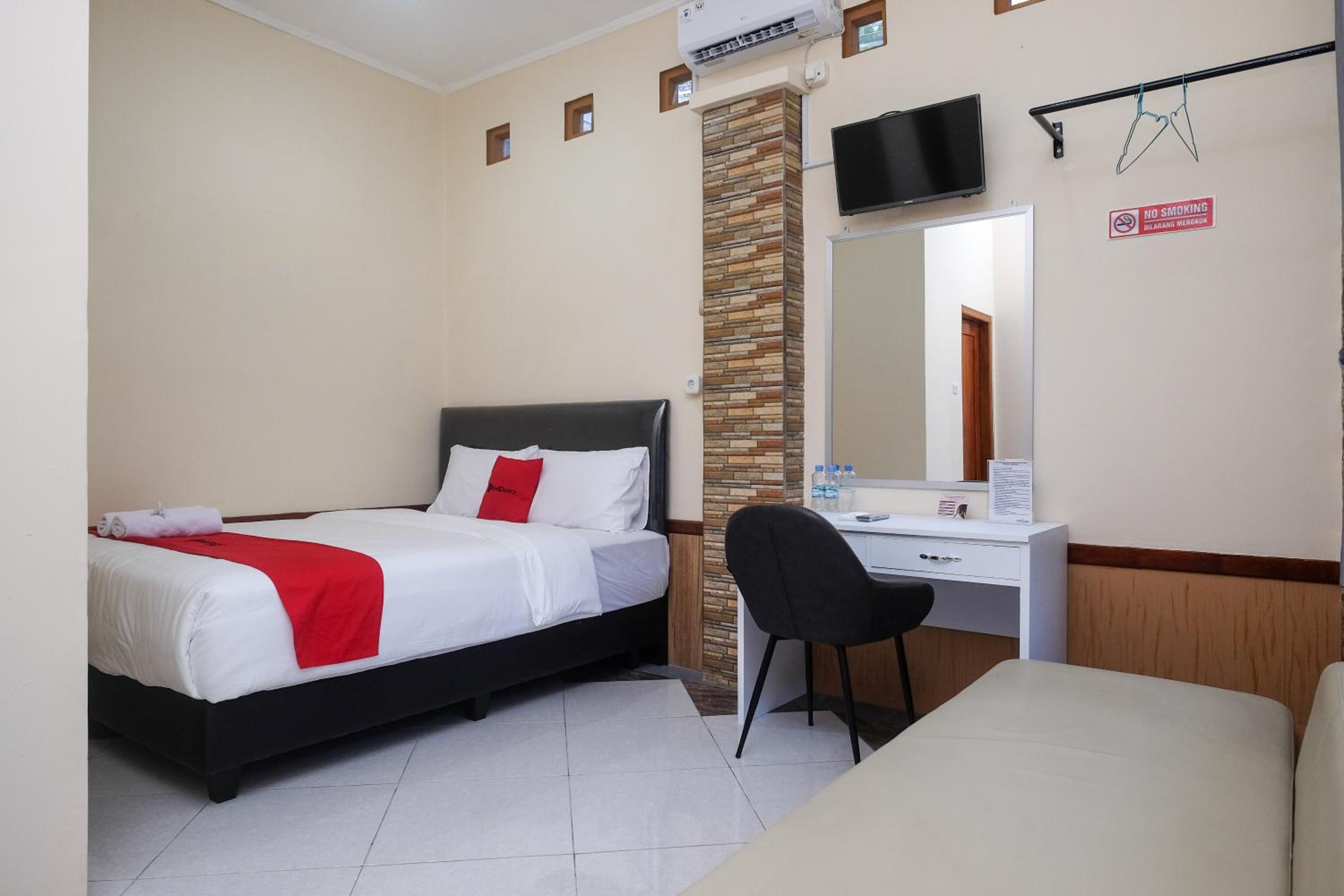 Deluxe Room - Photo 14