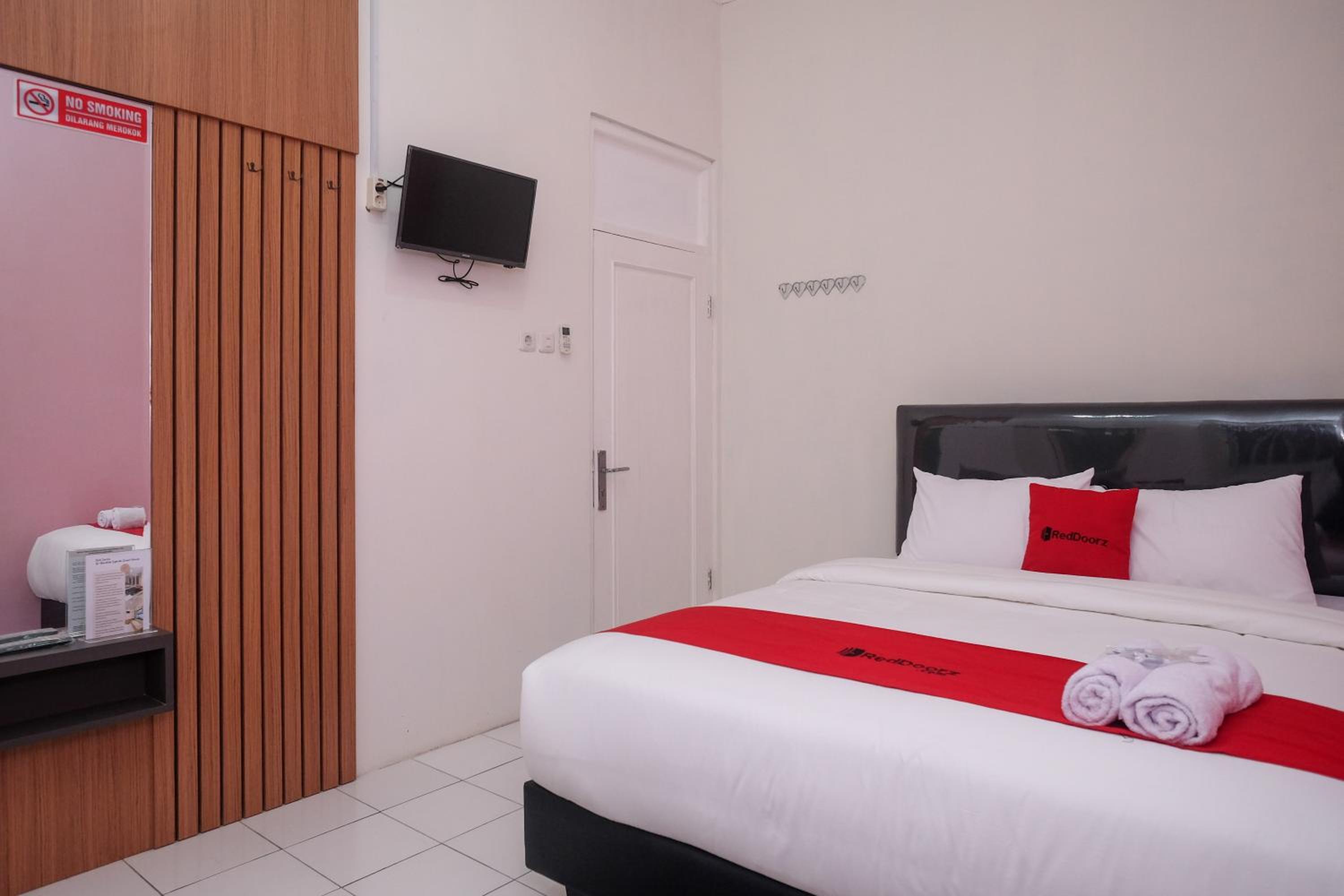 Deluxe Room - Photo 17