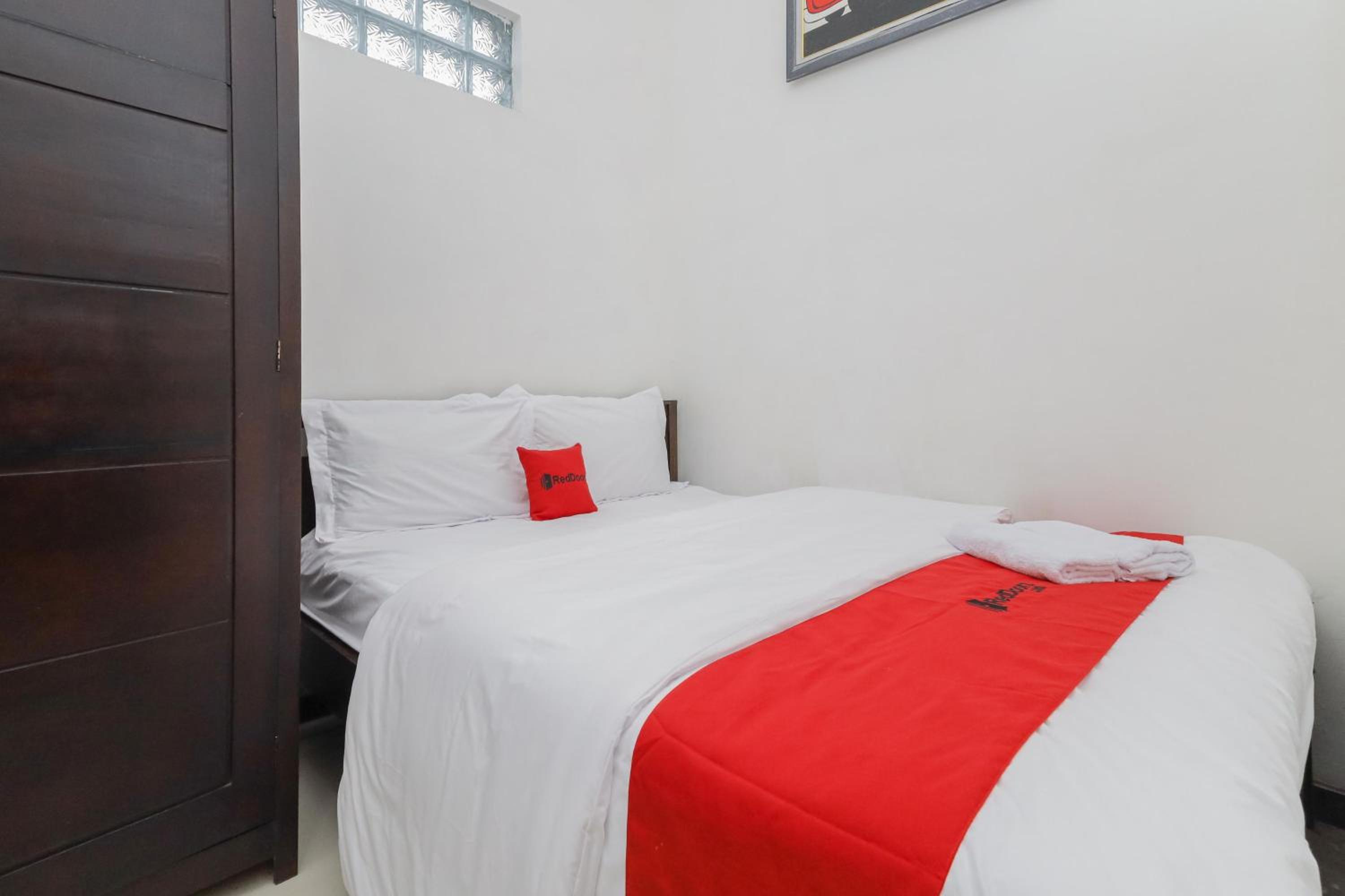 Standard Double Room - Photo 16